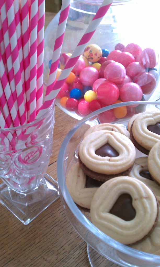 treats & straws