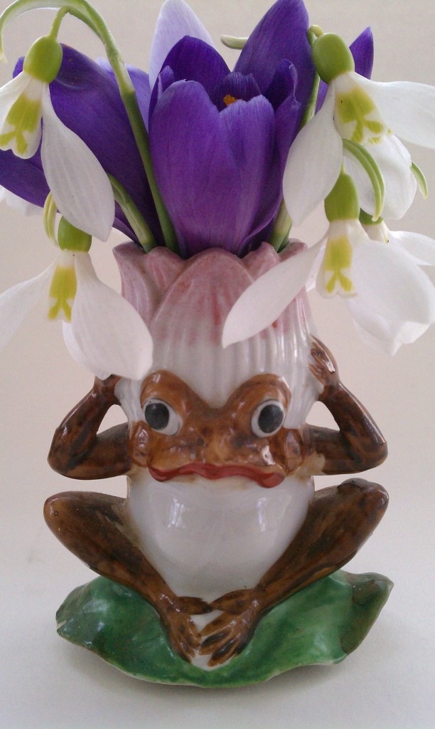 frog vase