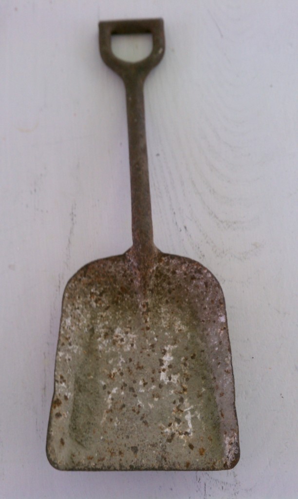 tin shovel