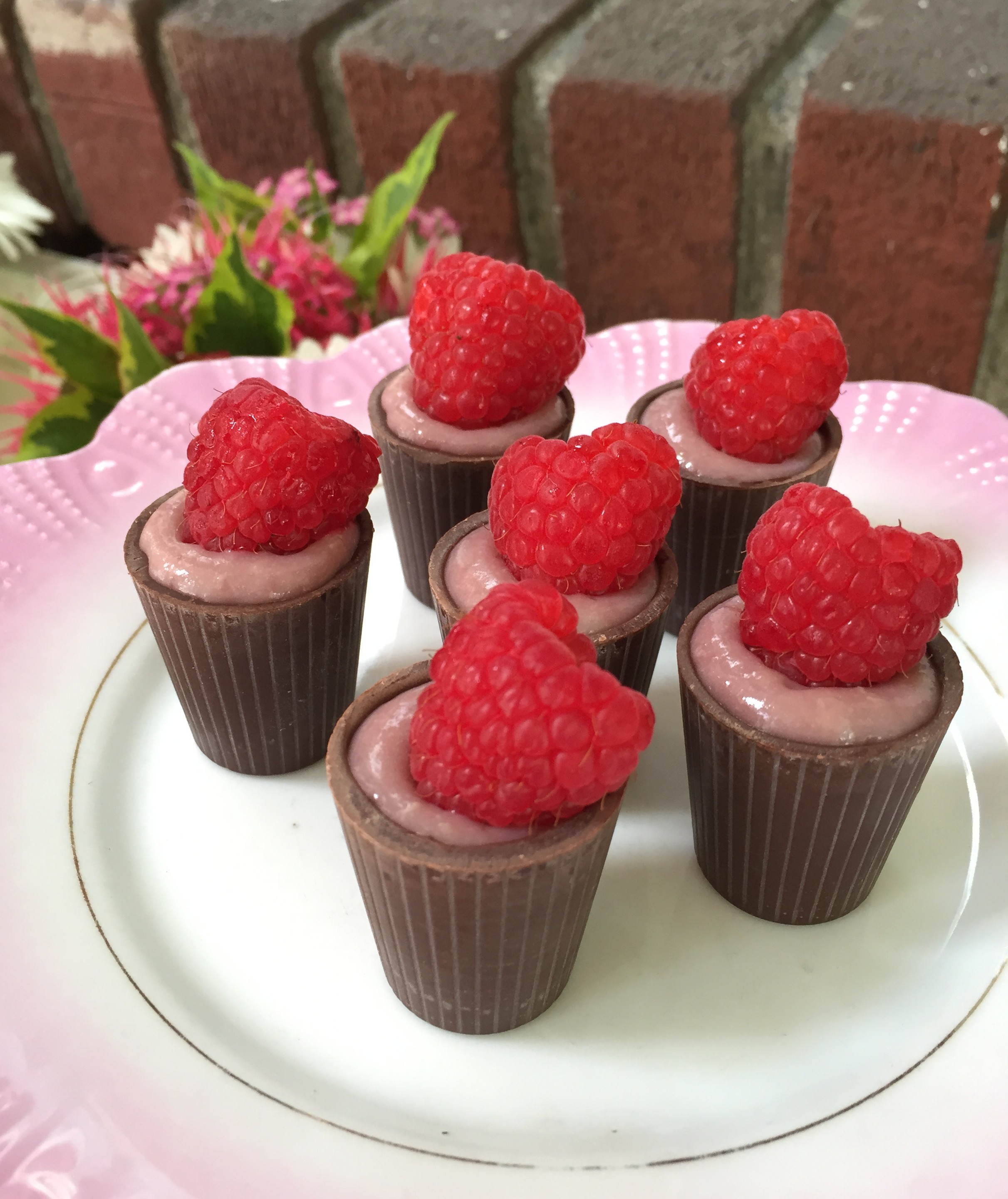 chocolate cups with raspberry curd
