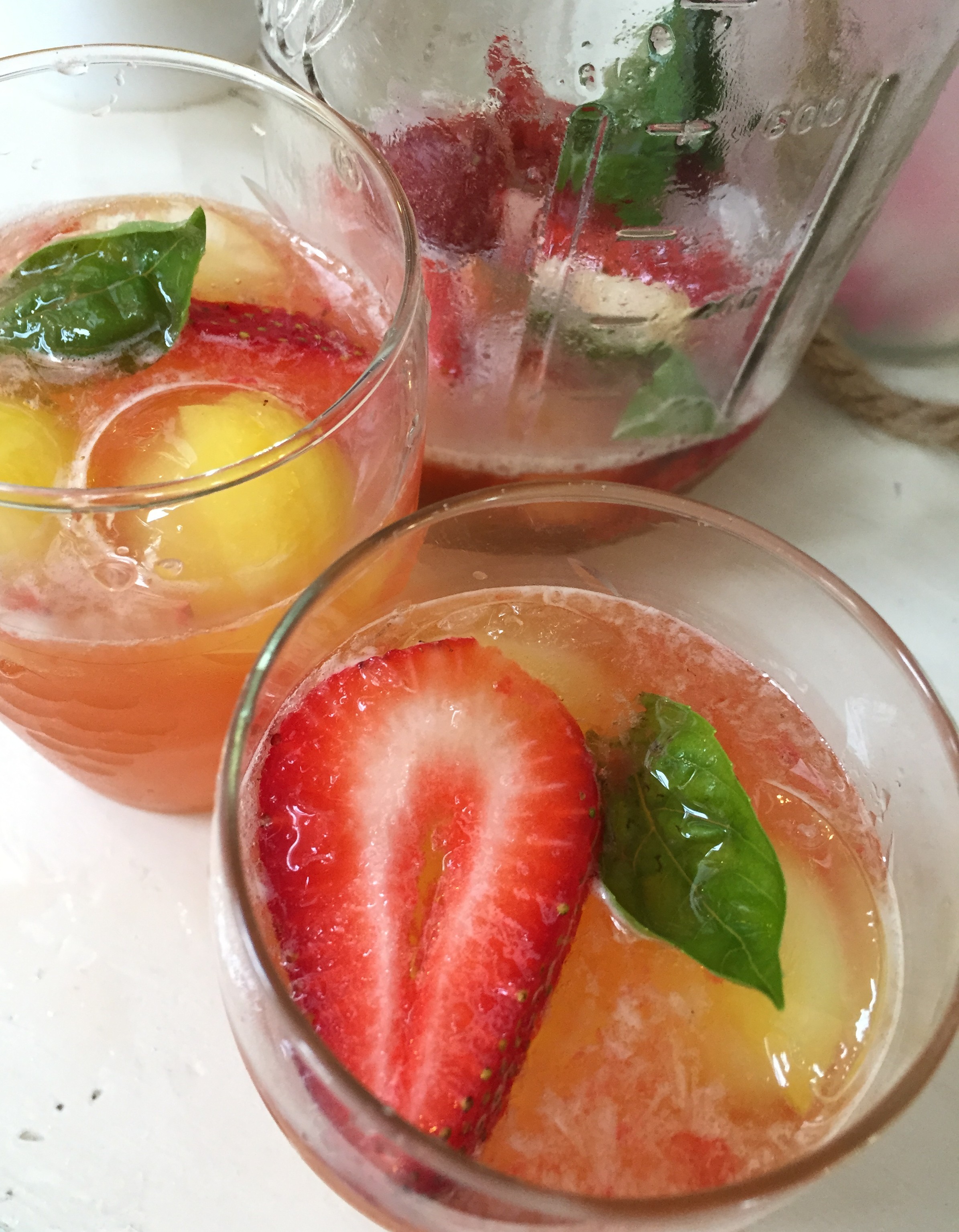 strawberry lemonade bourbon cocktail