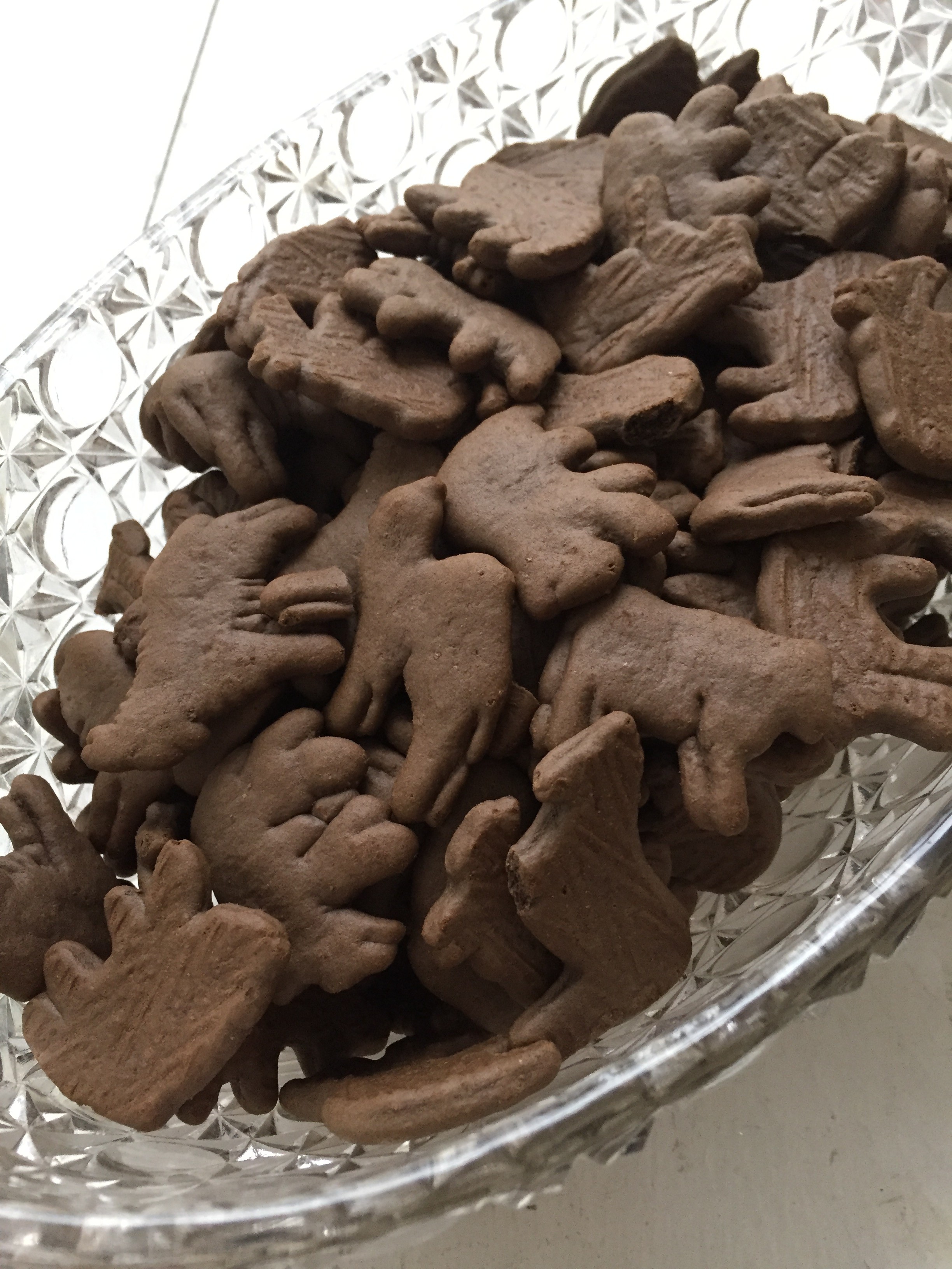 chocolate animal crackers