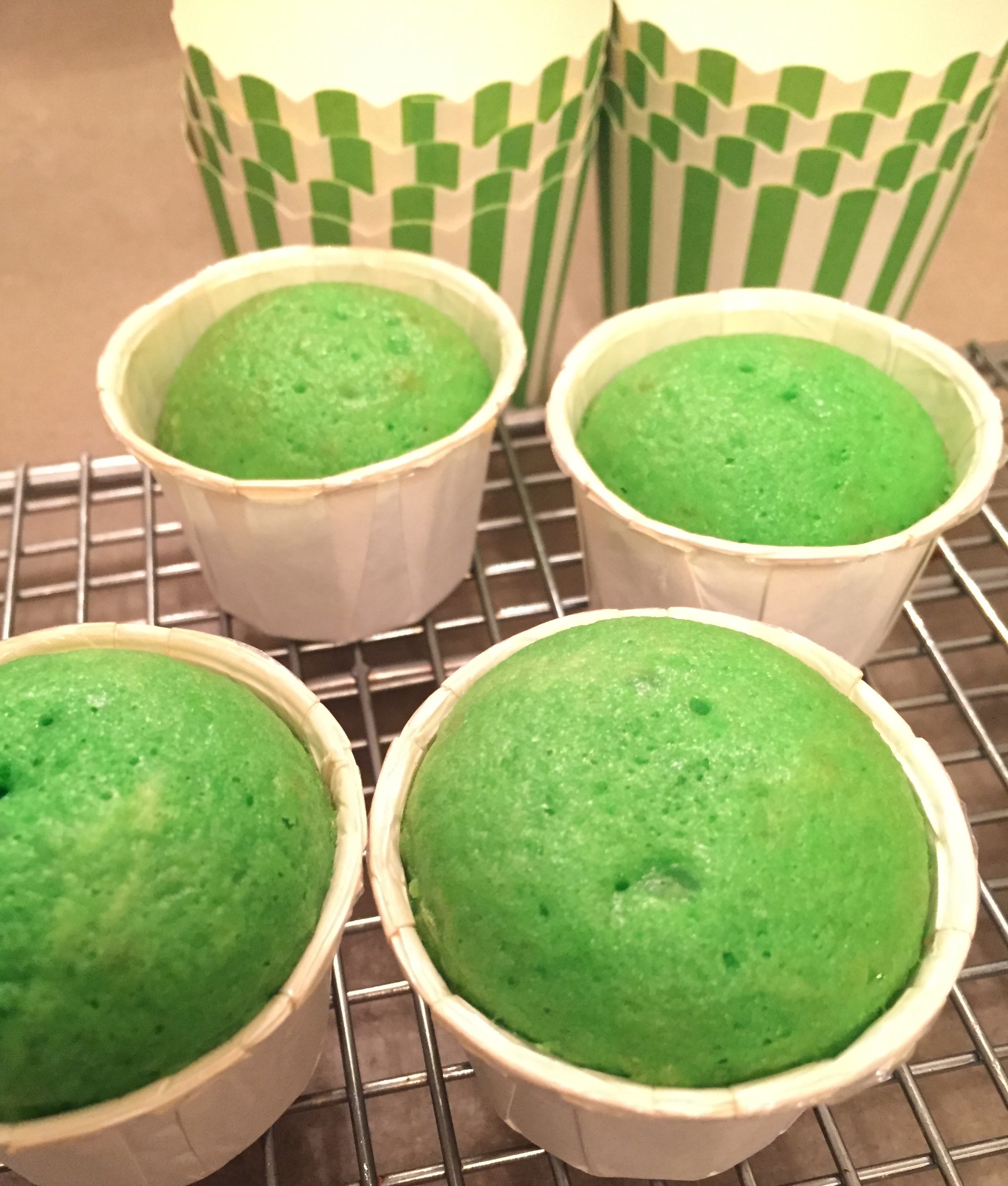 green cupcakes