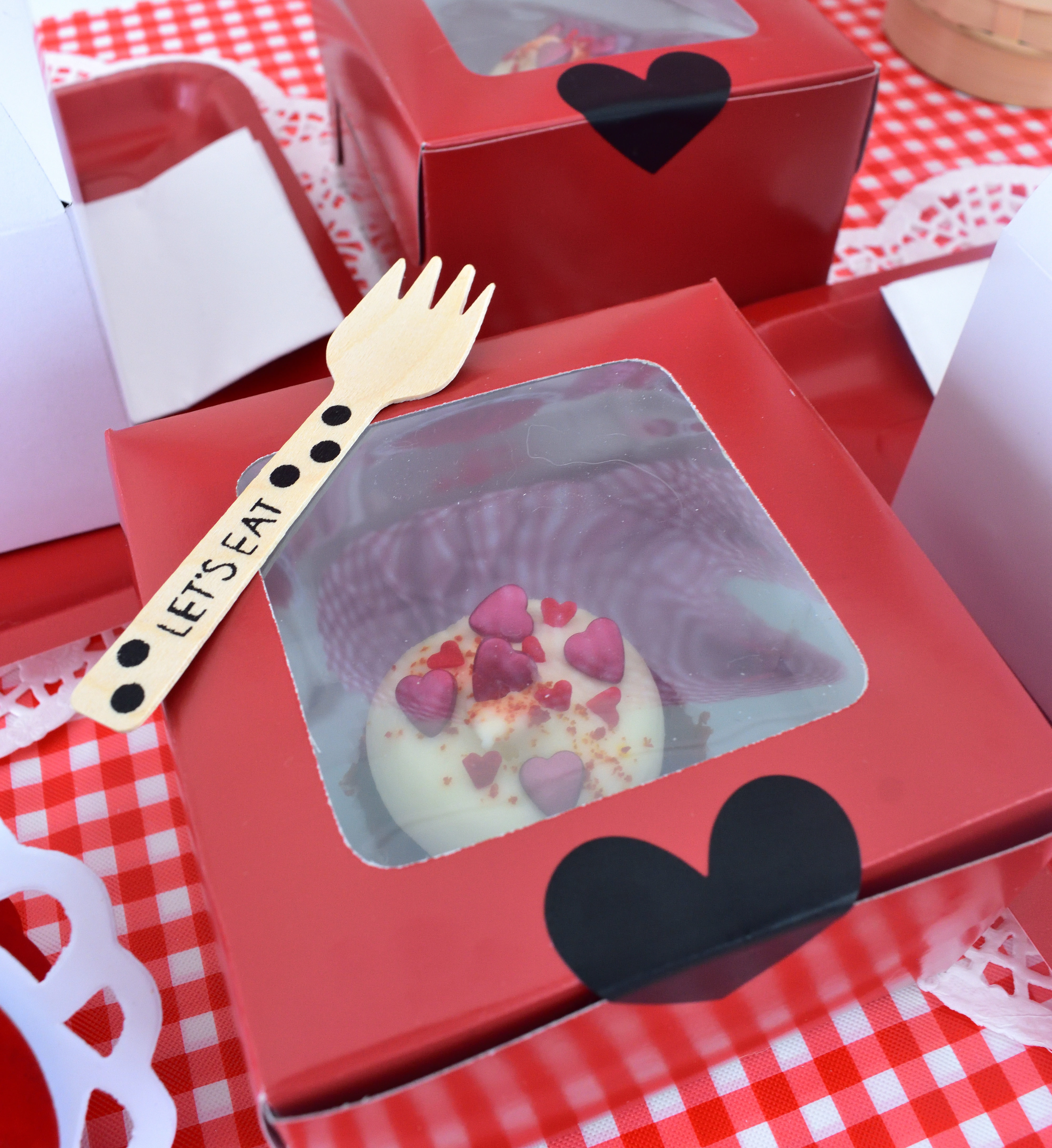 valentine picnic cupcake