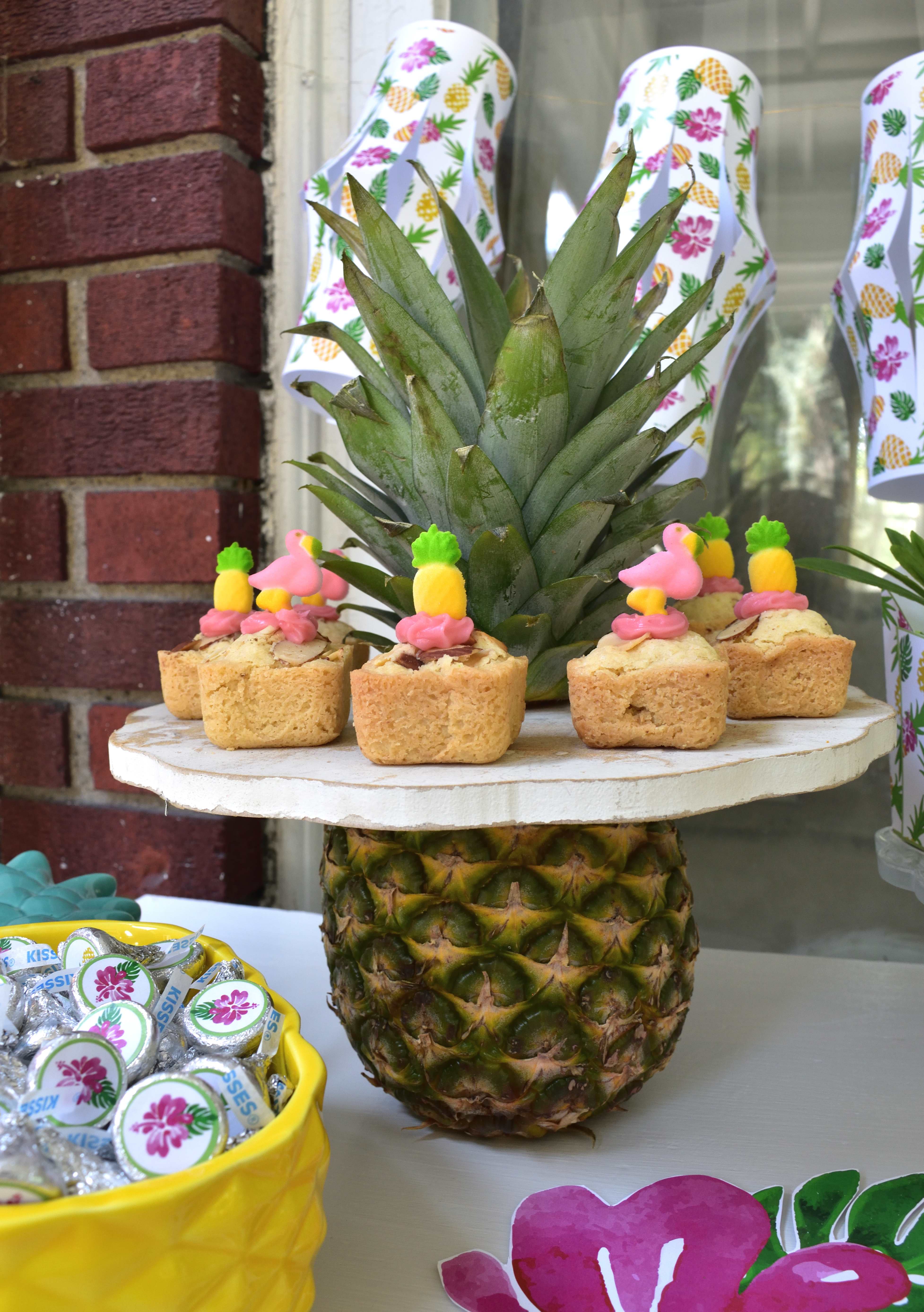 pineapple party favors and diy pineapple stand