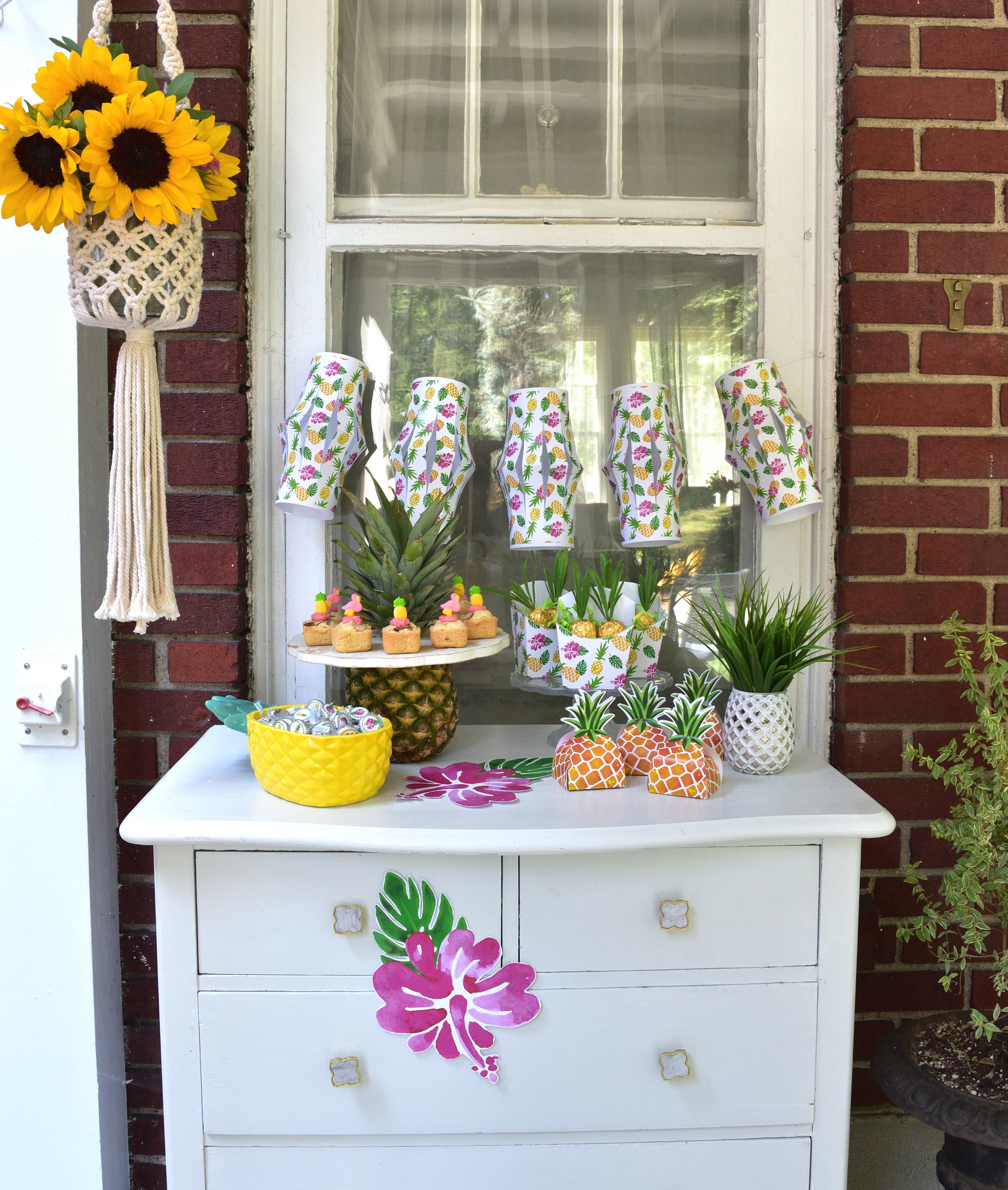 pineapple party favors