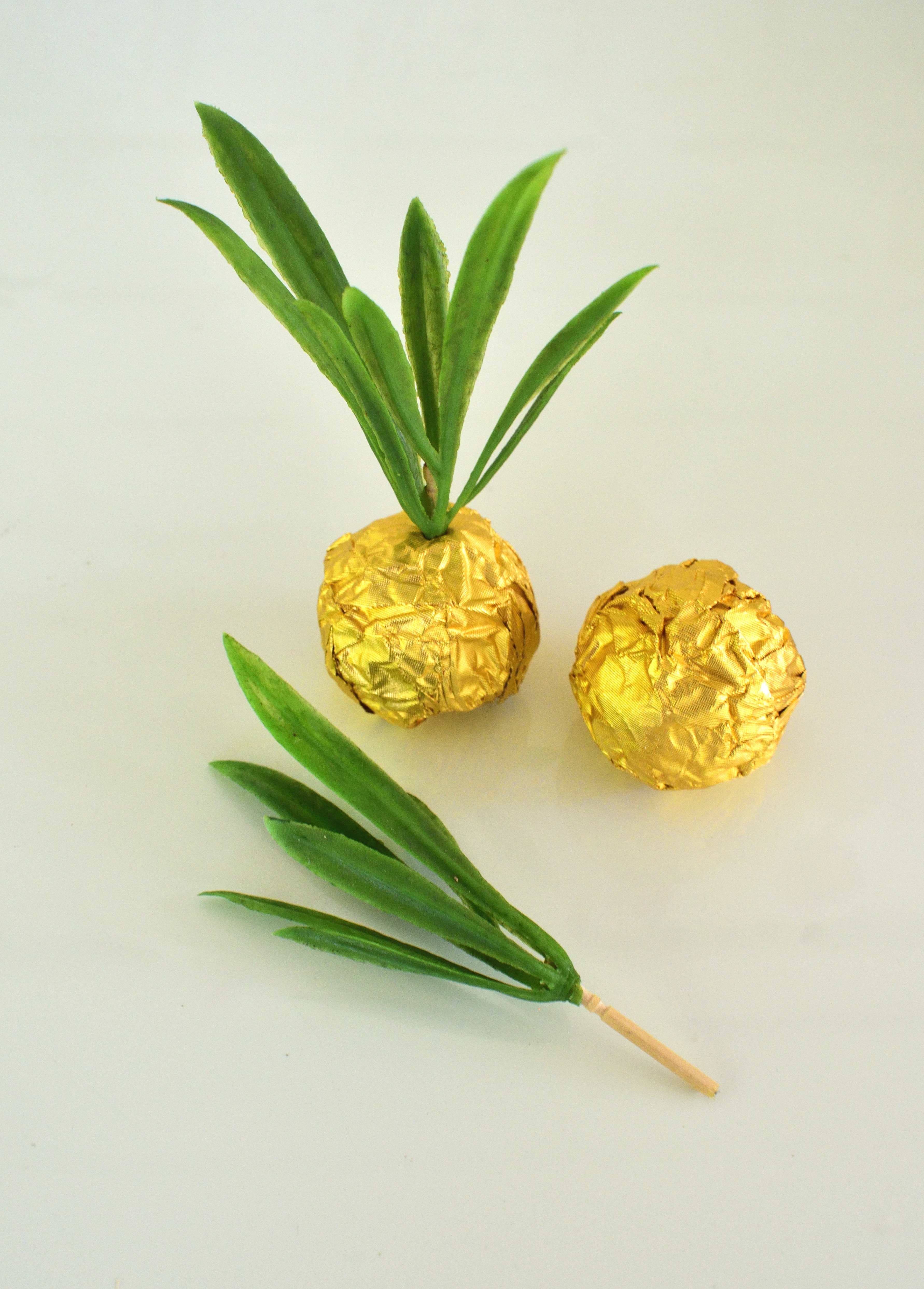 pineapple party favors