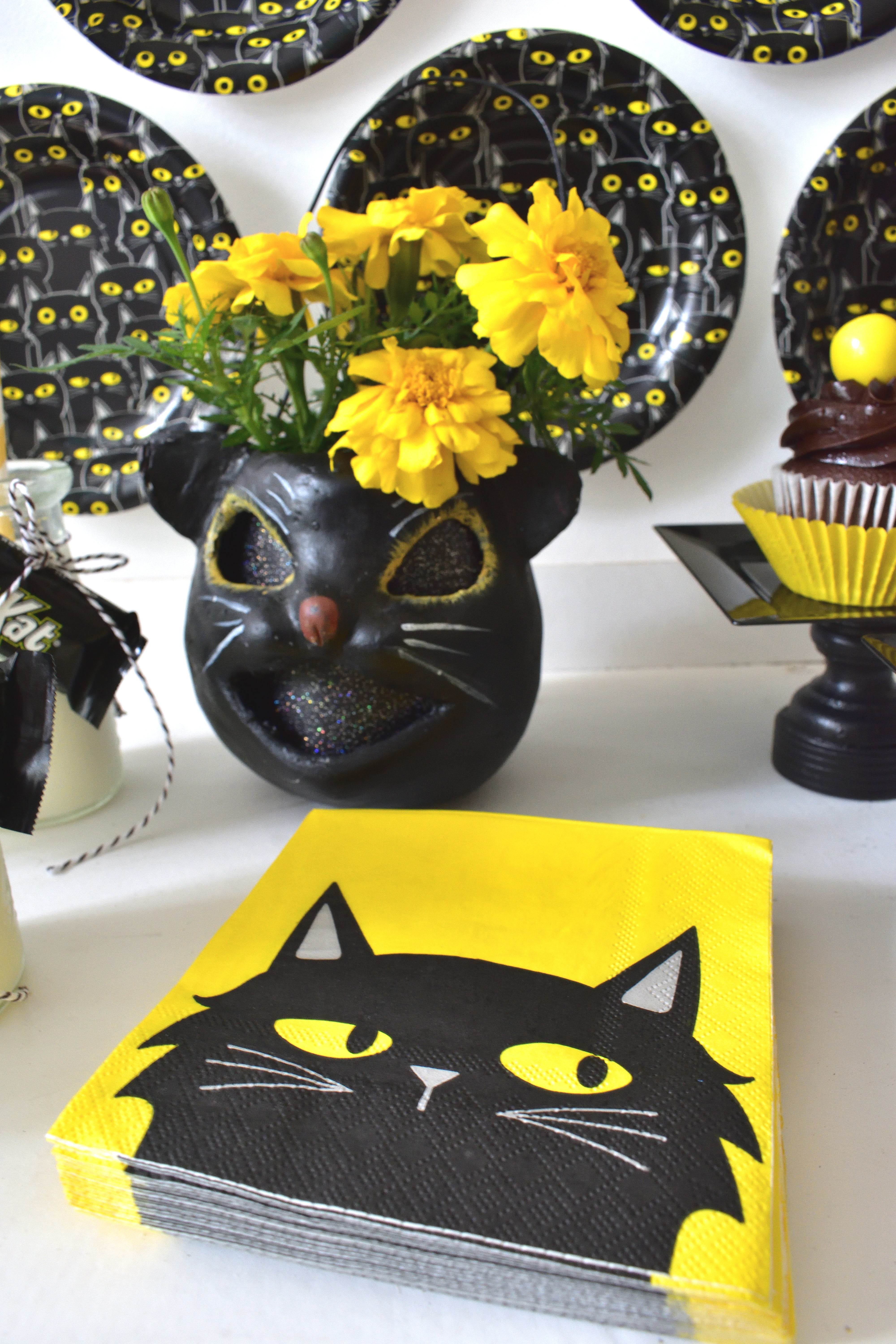 Halloween treat table, black cat decorations