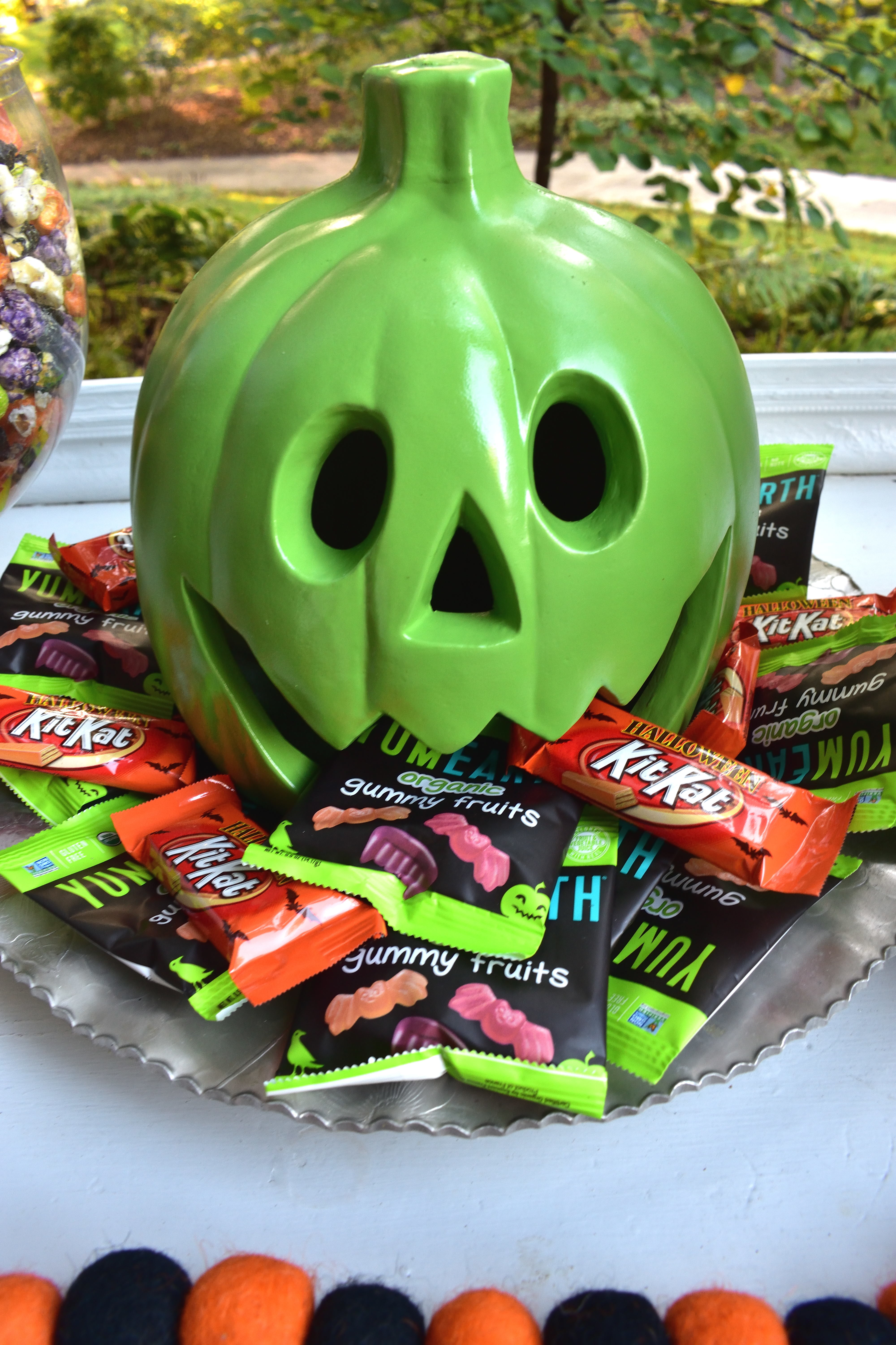 Halloween treat table, colorful ideas