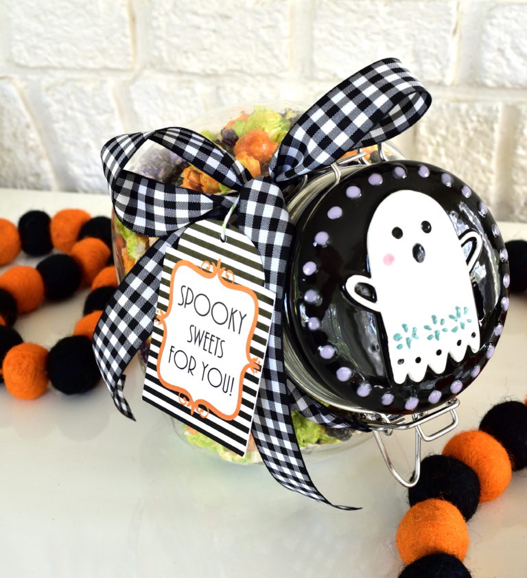 Halloween party favor ideas that will delight ghouls and goblins!