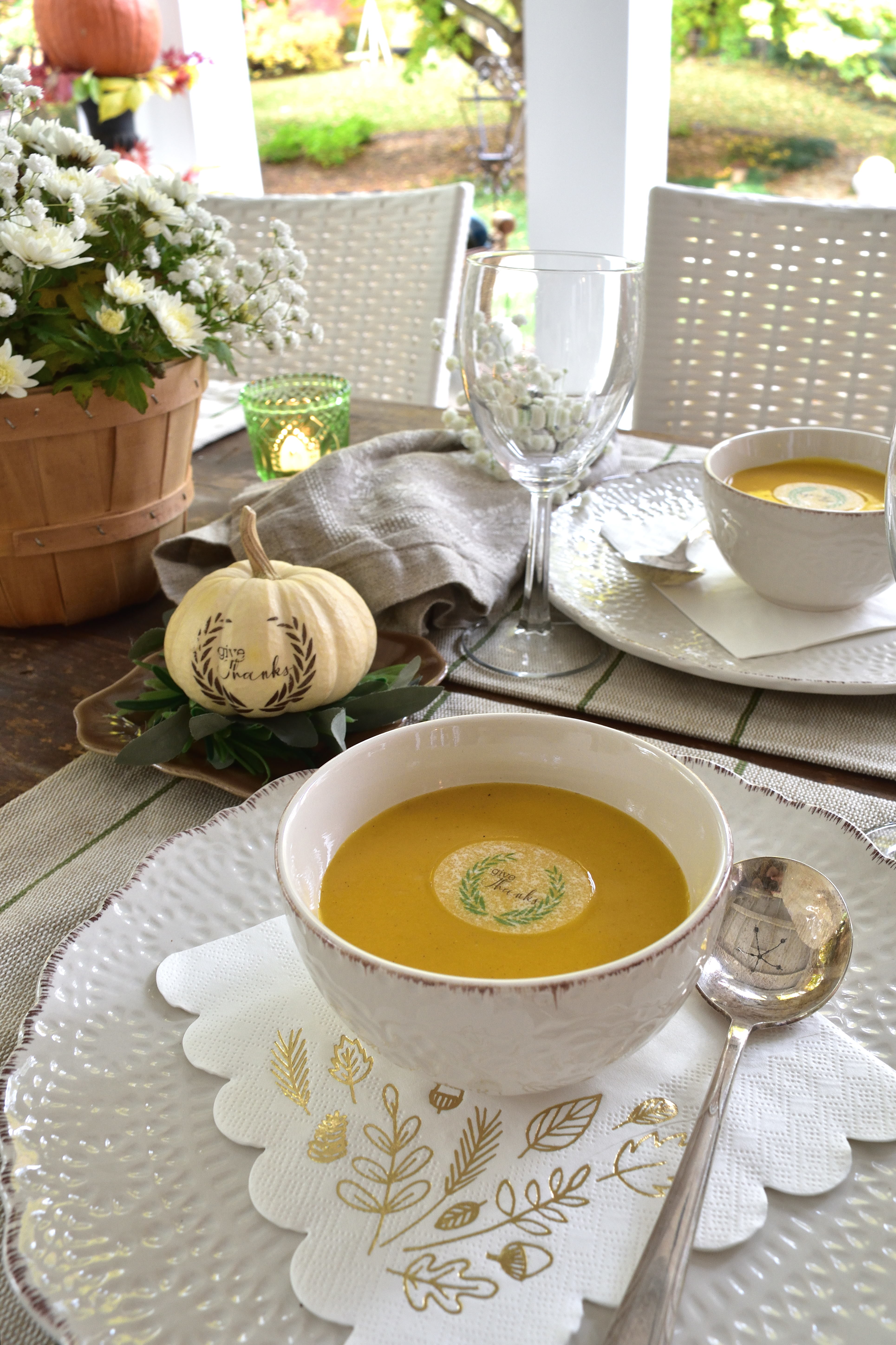 Thanksgiving table