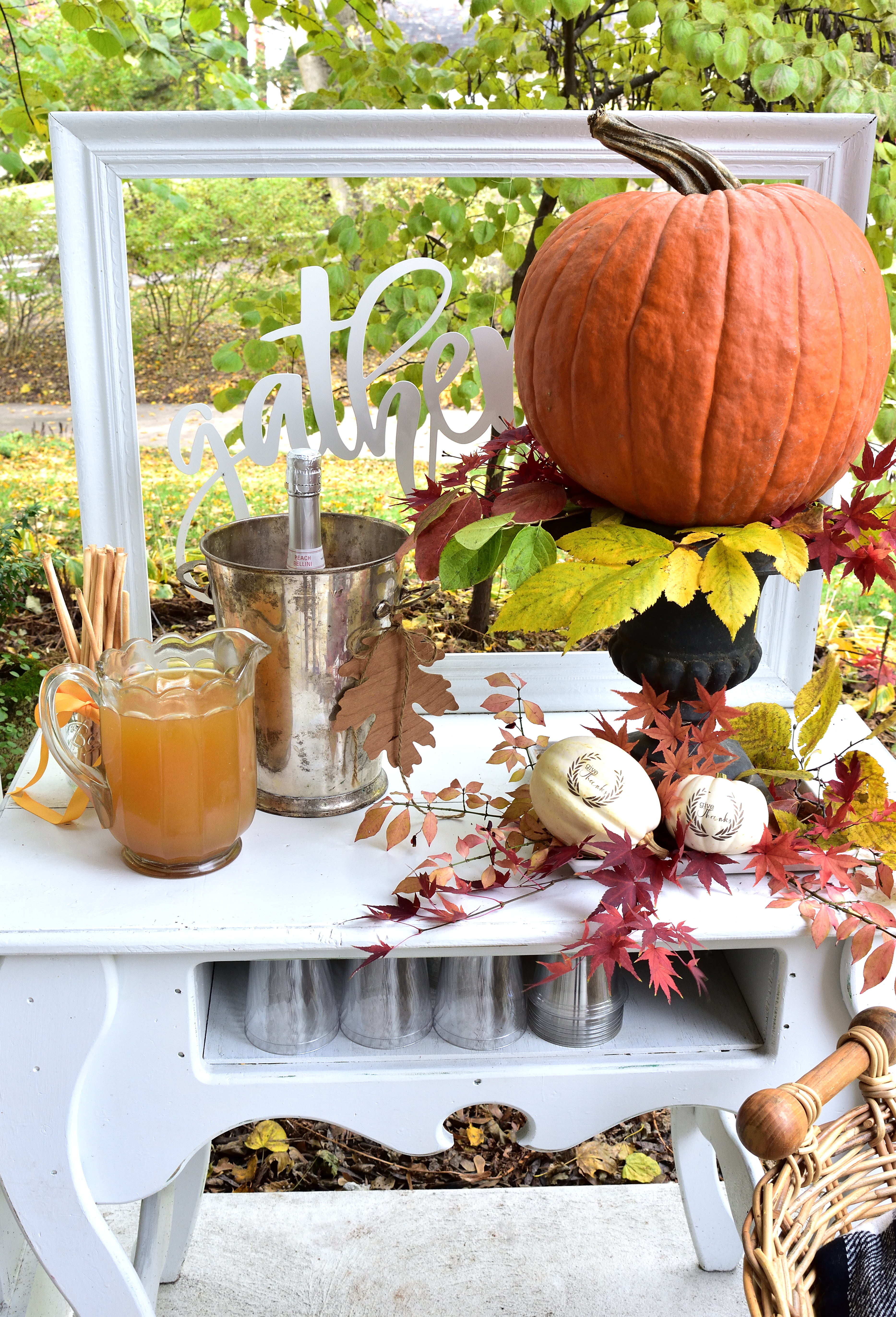 Thanksgiving table