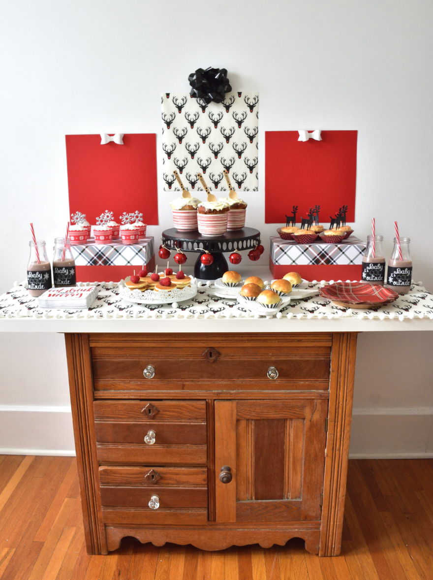 Fun ideas for serving a Christmas Breakfast buffet for your family!