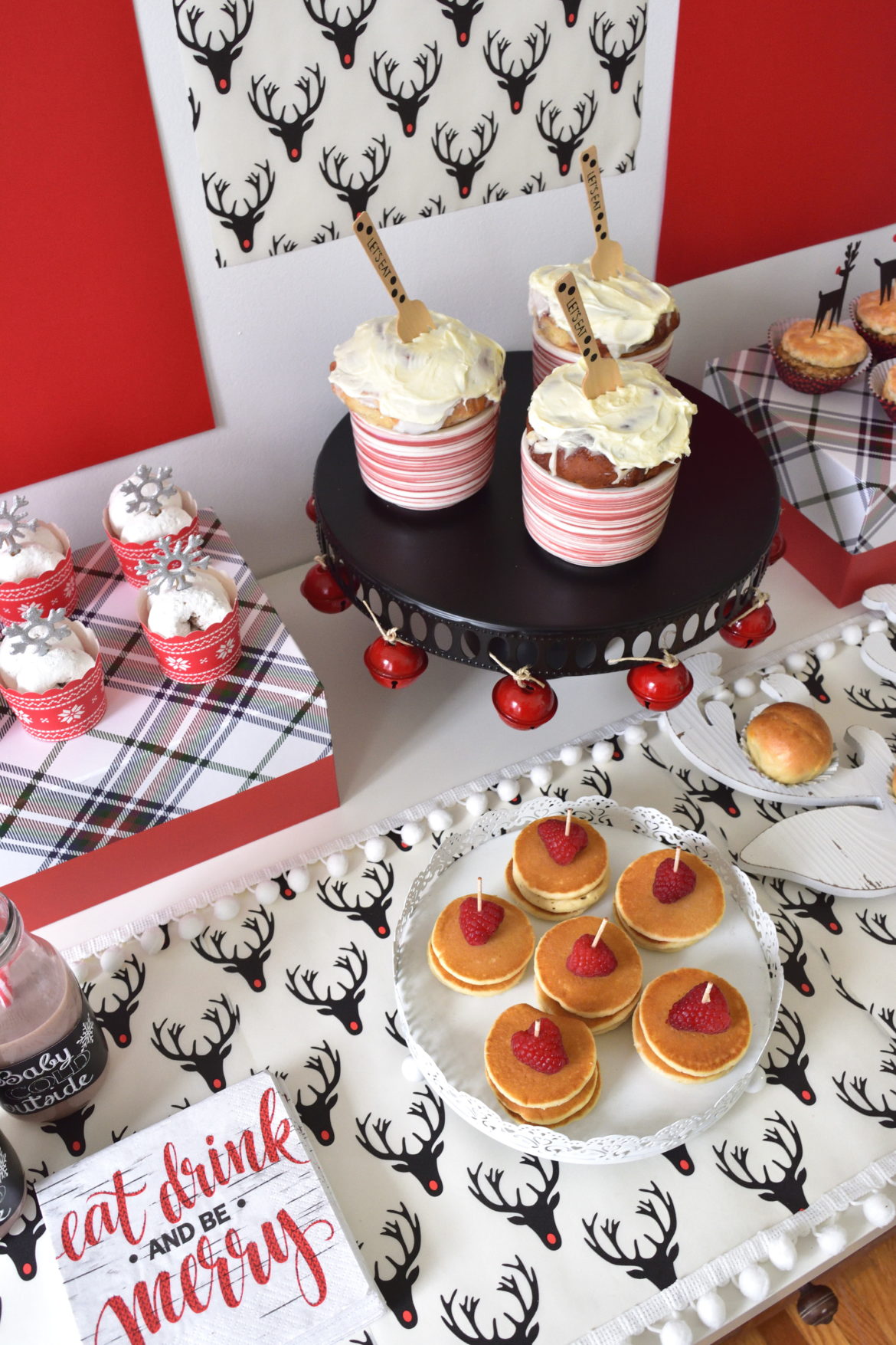 Fun ideas for serving a Christmas Breakfast buffet for your family!