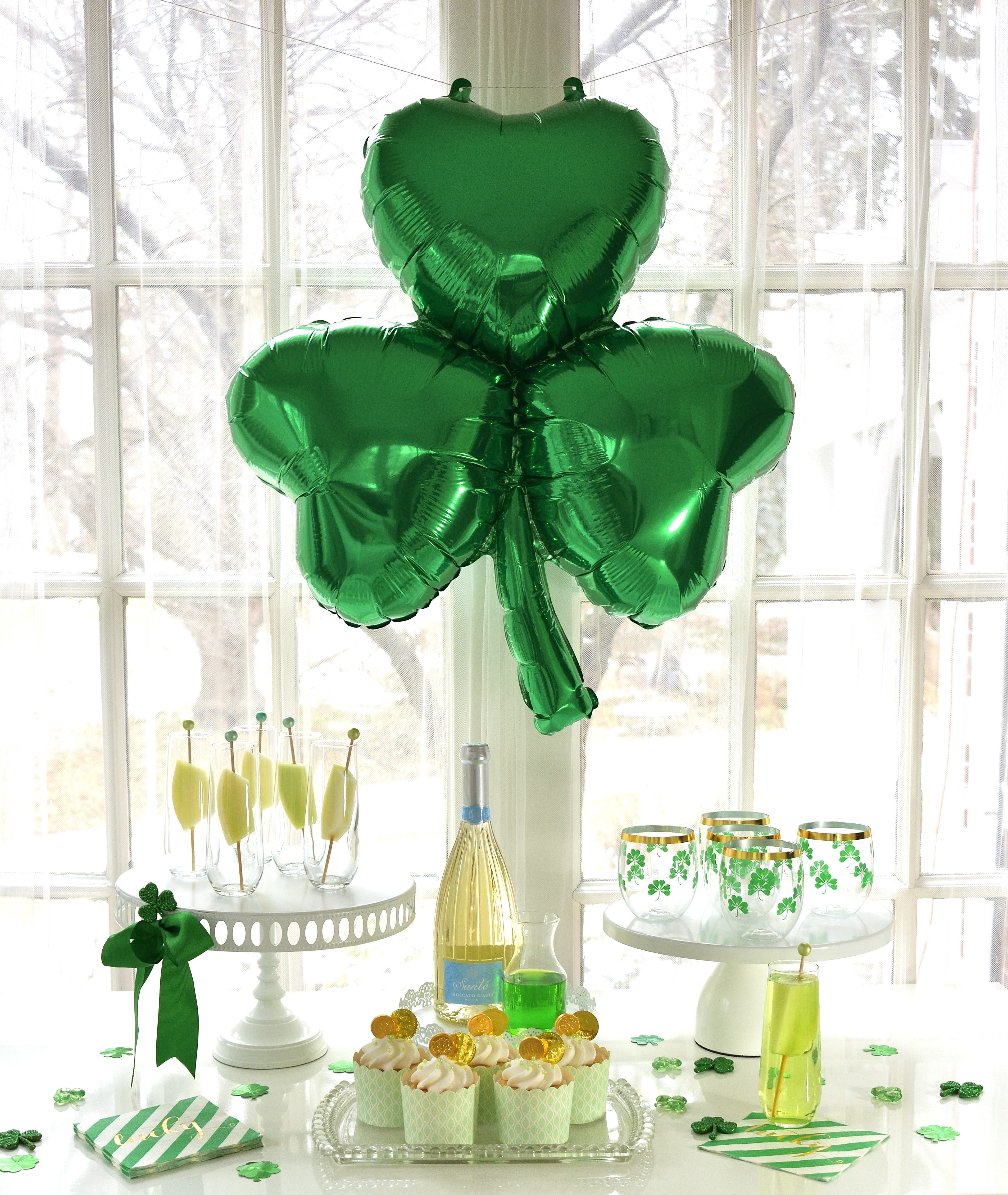 St. Paddy's Day cocktail table