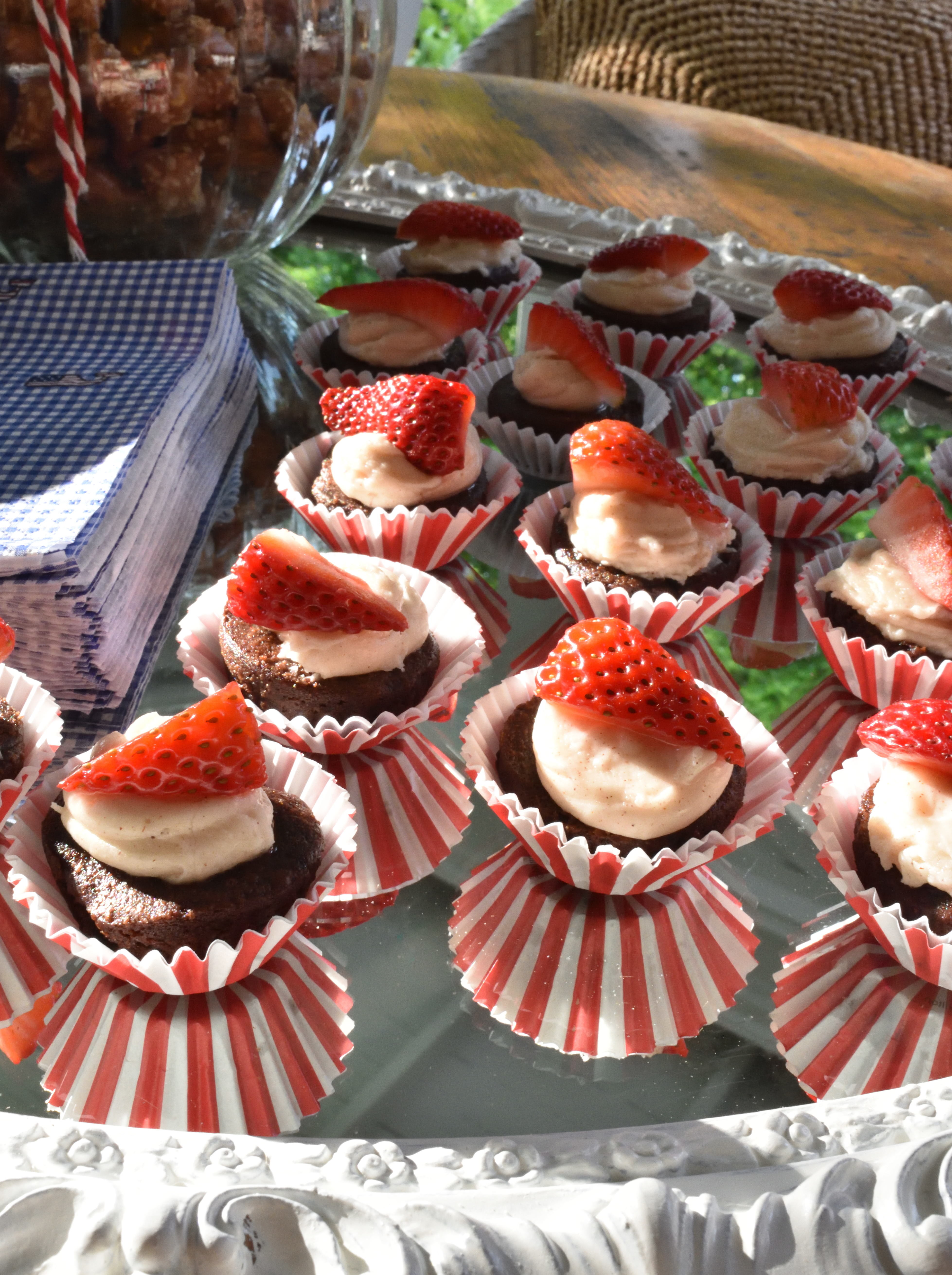 Strawberry, cinnamon cream brownies