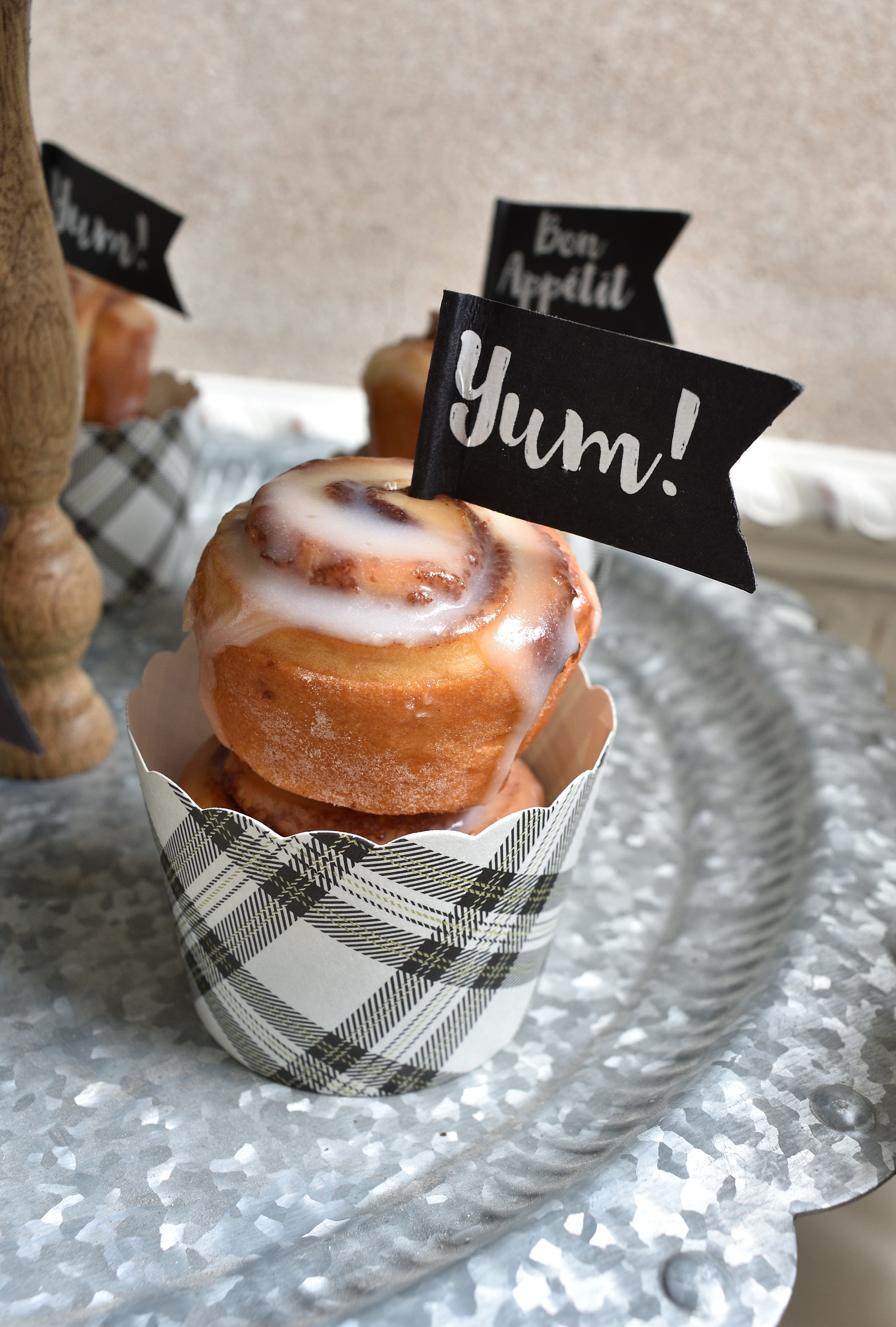 mini cinnamon rolls and toppers