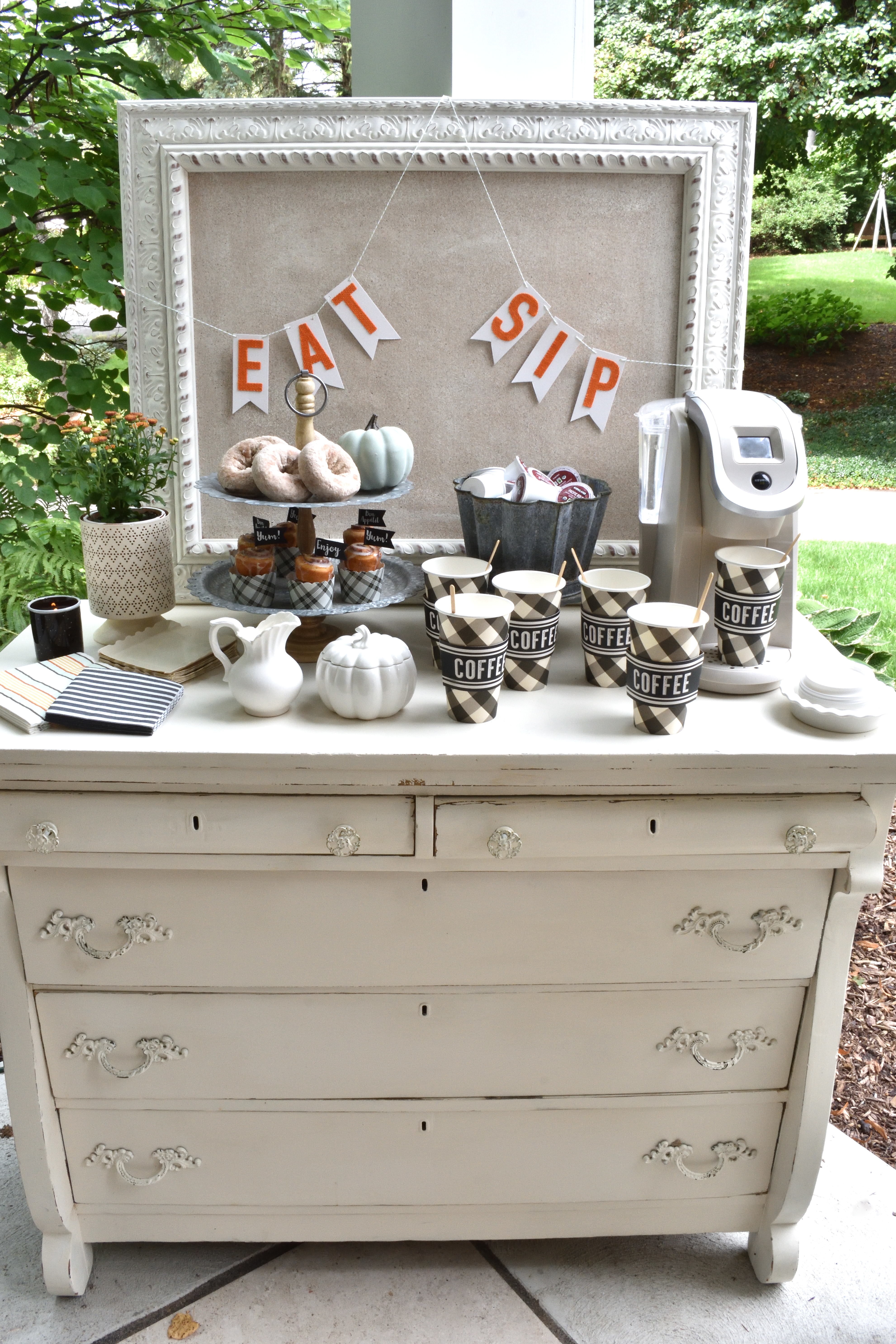Coffee bar styling for fall breakfast fun! See the easy ideas!