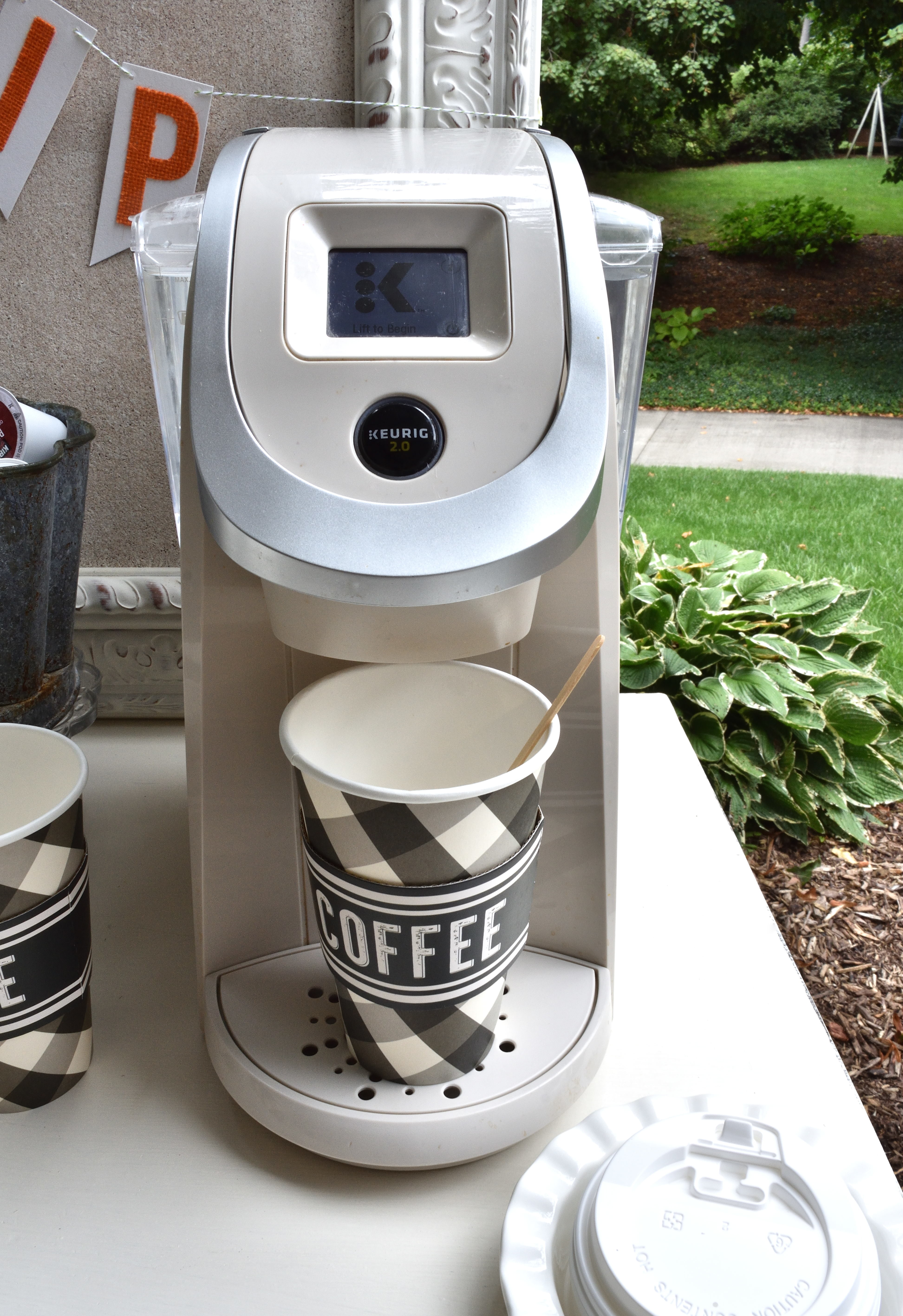 Coffee bar styling for fall breakfast fun! See the easy ideas!