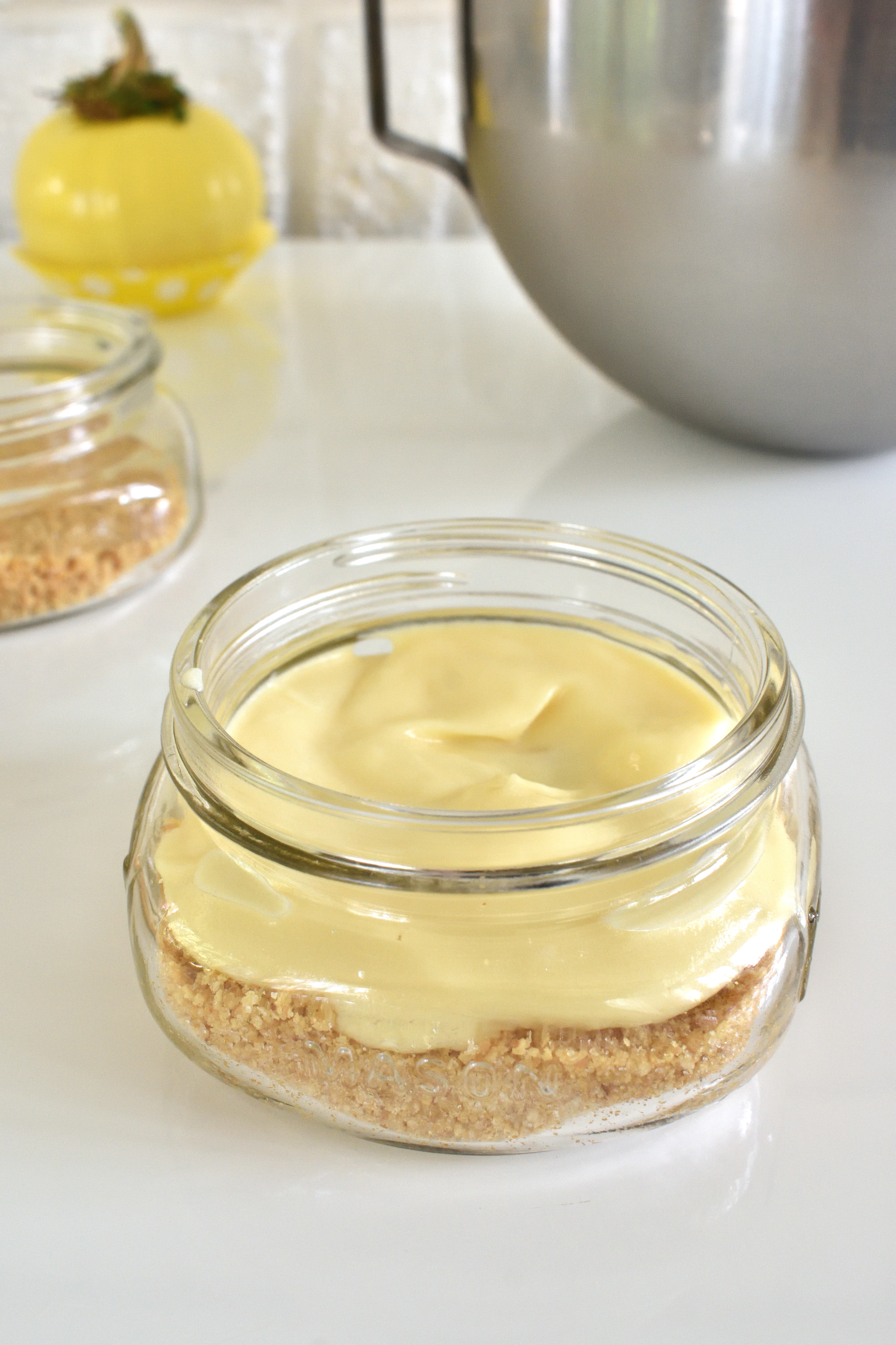 lemon cheescake parfaits in mason jars