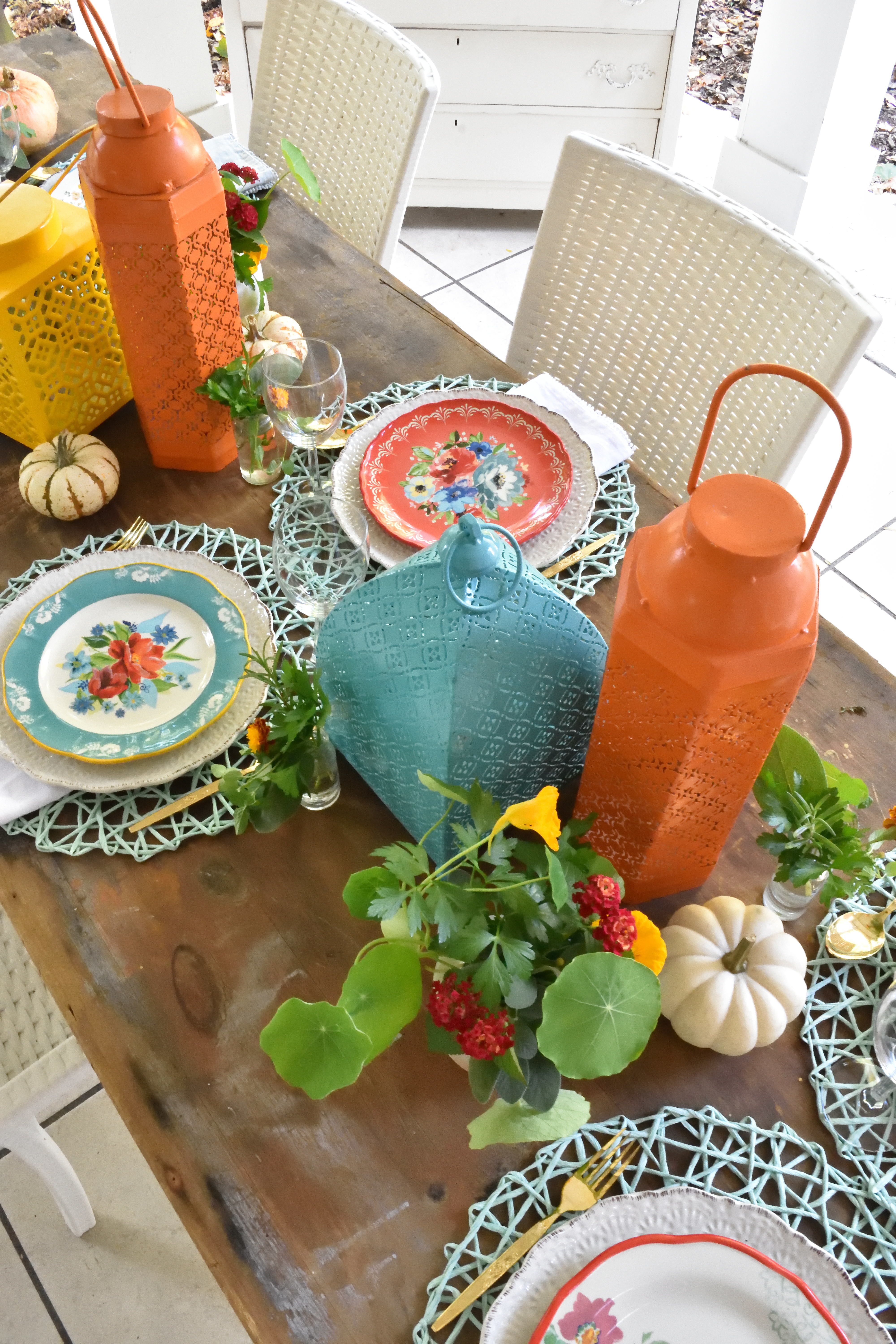 colorful fall table for Thanksgiving