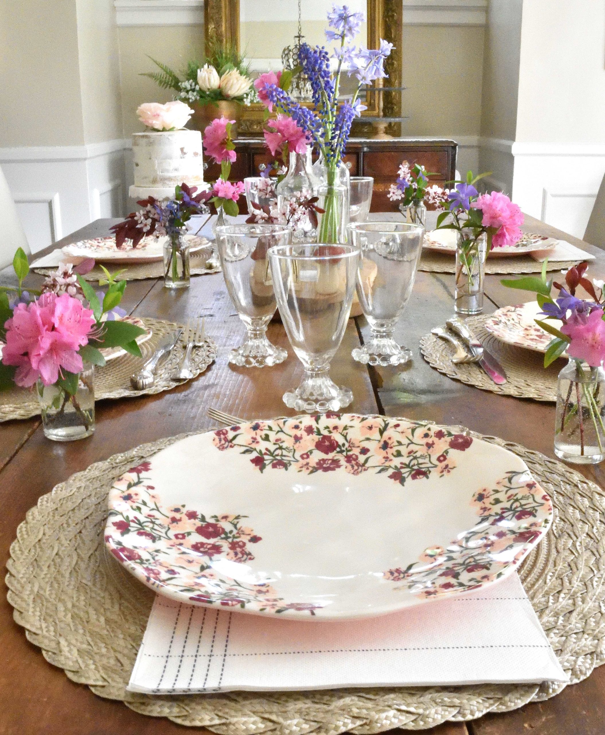 A simple springtime table for Mother's Day celebrations!