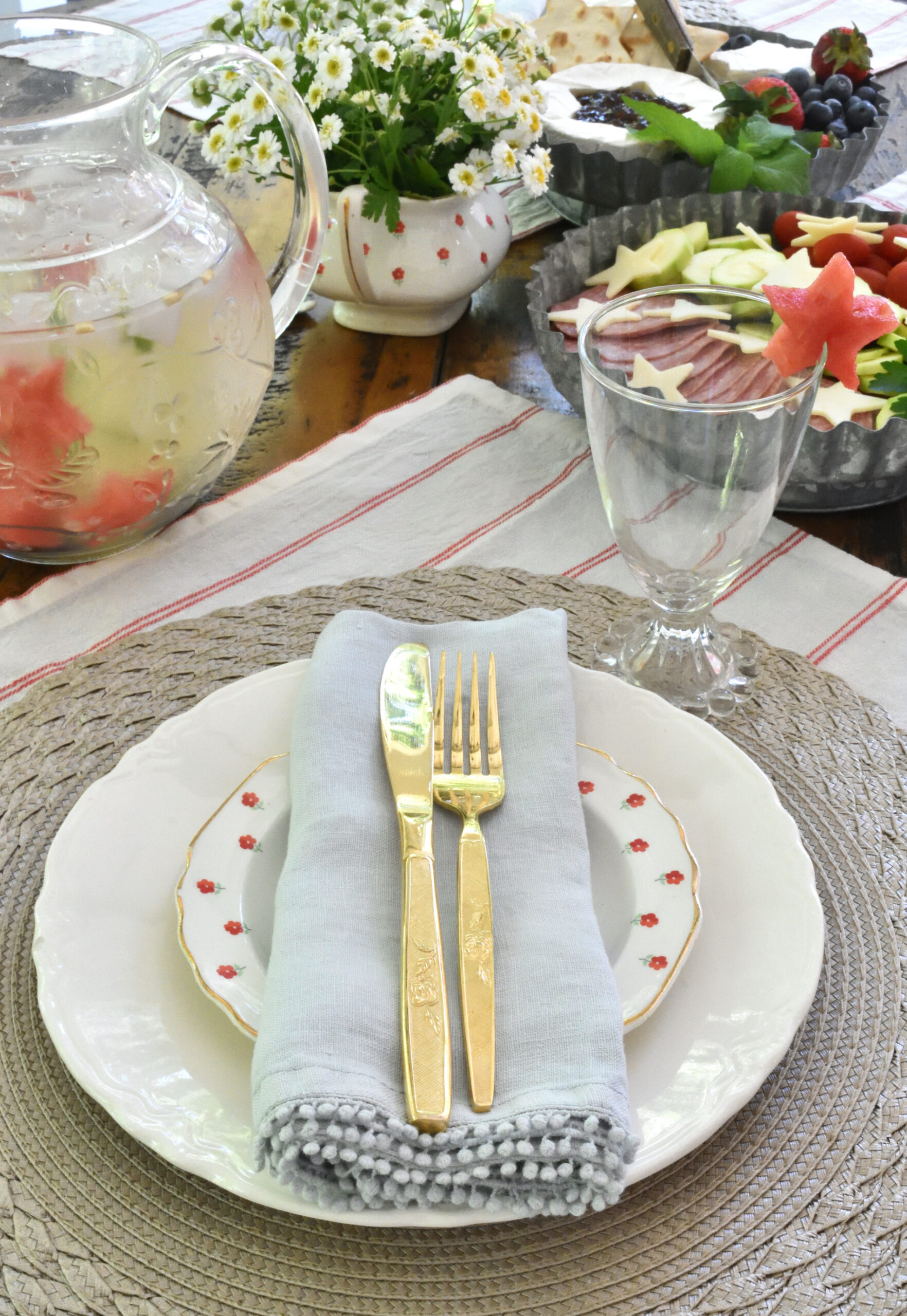 simple 4th of july table