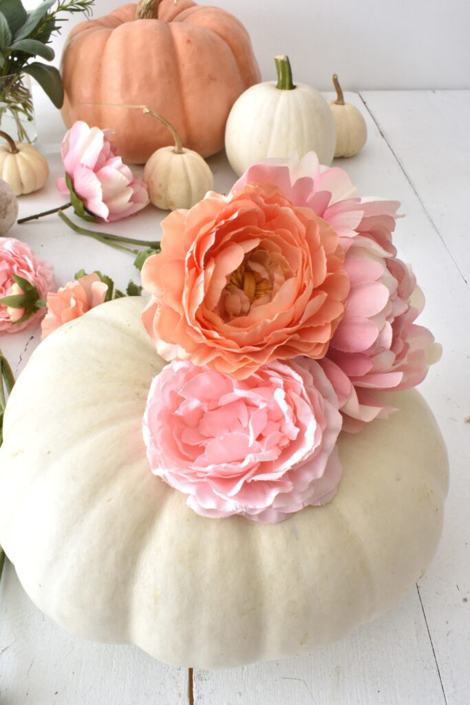 A pumpkin centerpiece is so pretty for fall and Halloween!