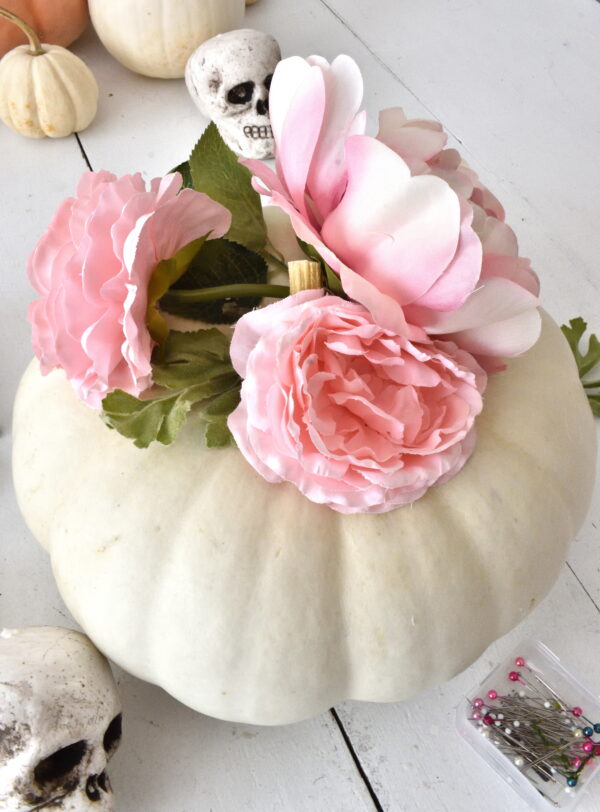 A pumpkin centerpiece is so pretty for fall and Halloween!