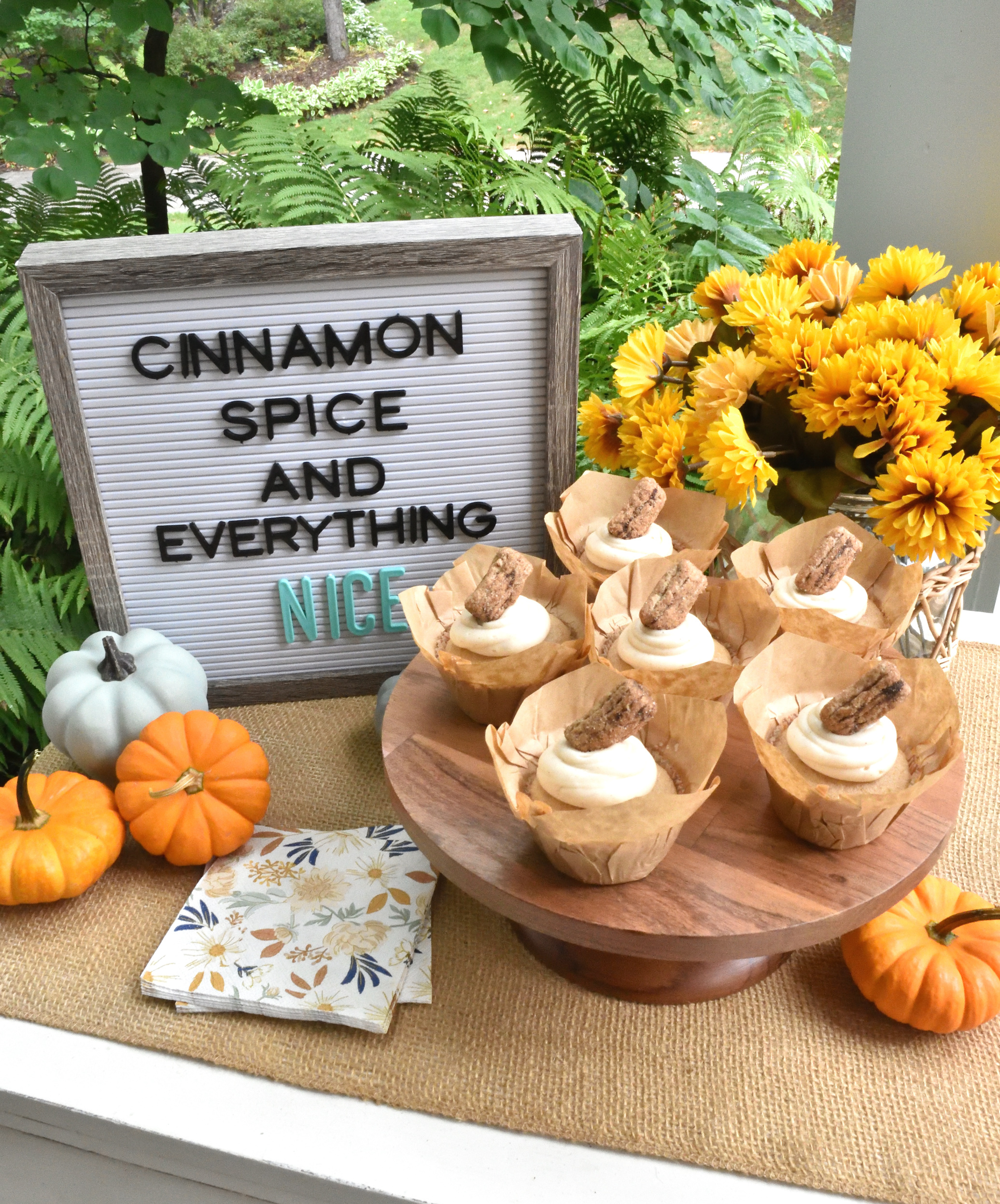 cinnamon cream cheese icing on cupcakes