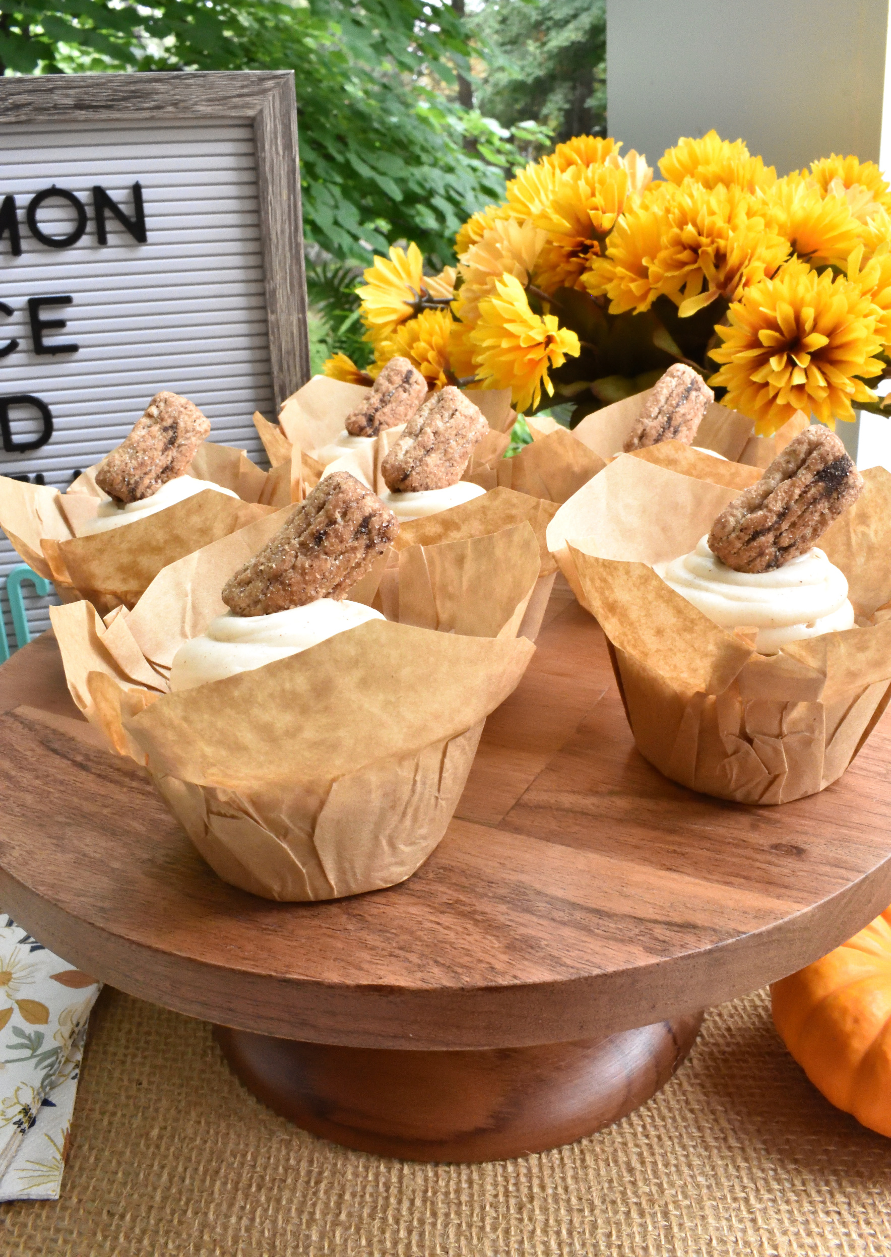 cinnamon cupcakes with cinnamon cream cheese icing