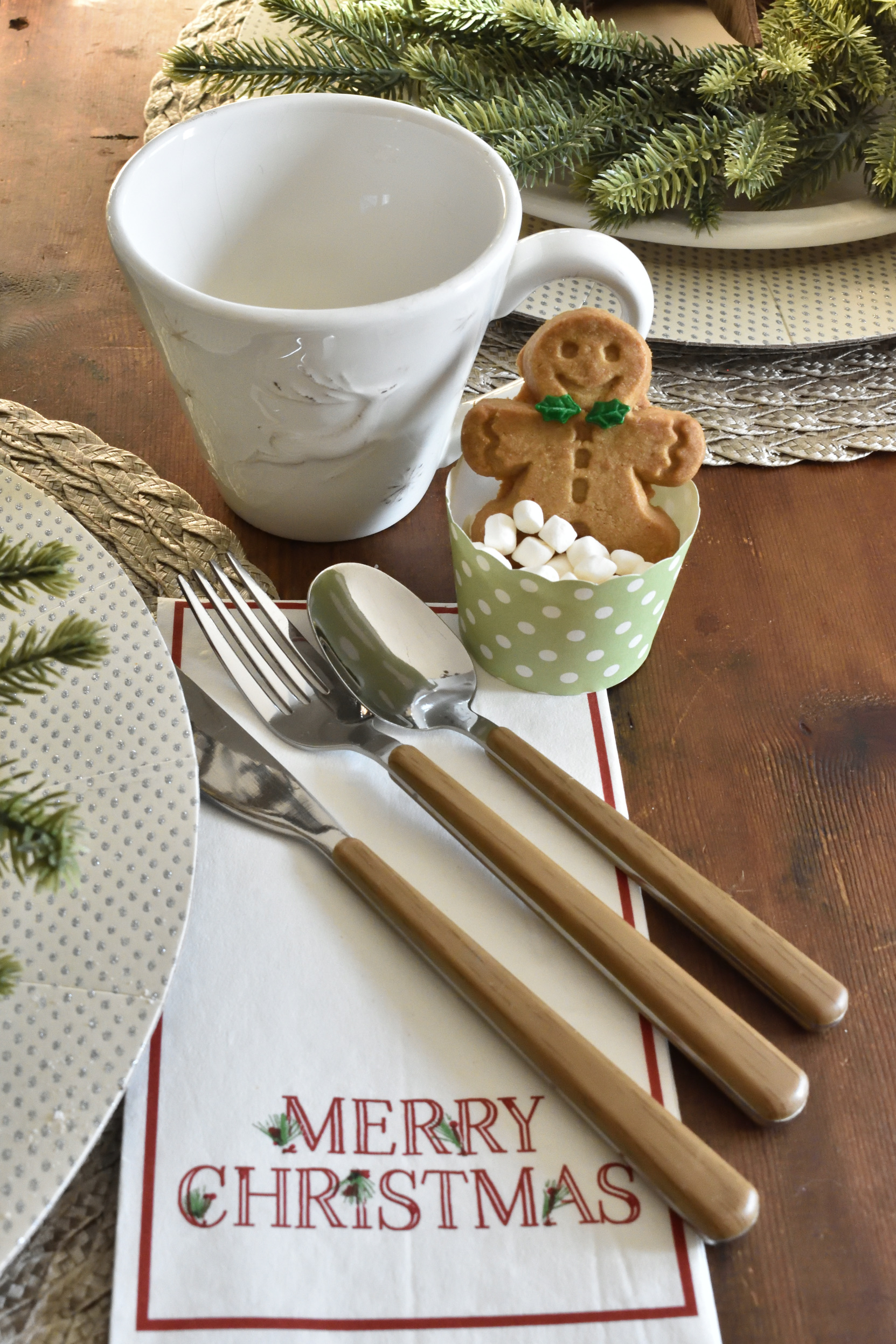 Christmas table details