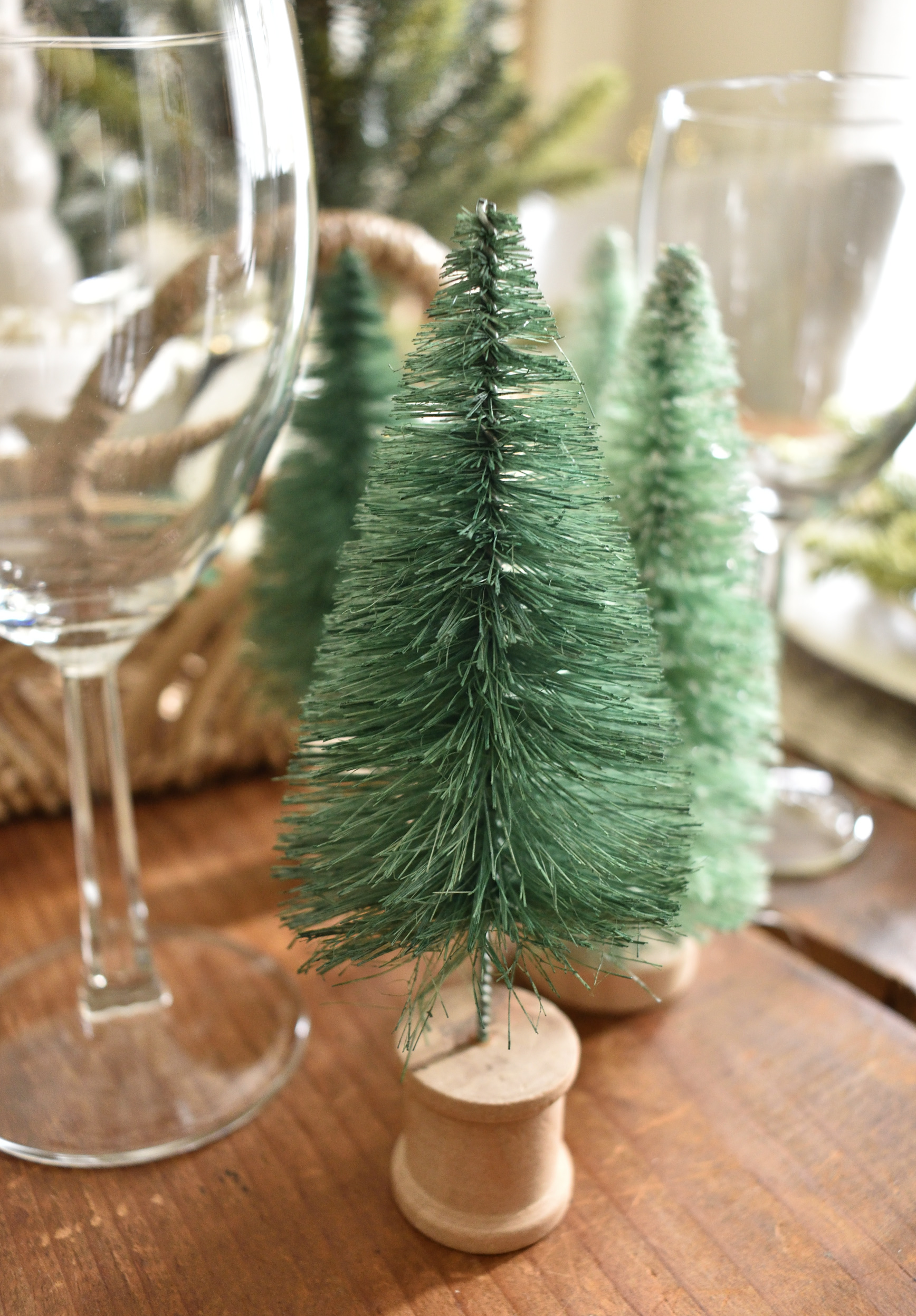 neutral Christmas table decor