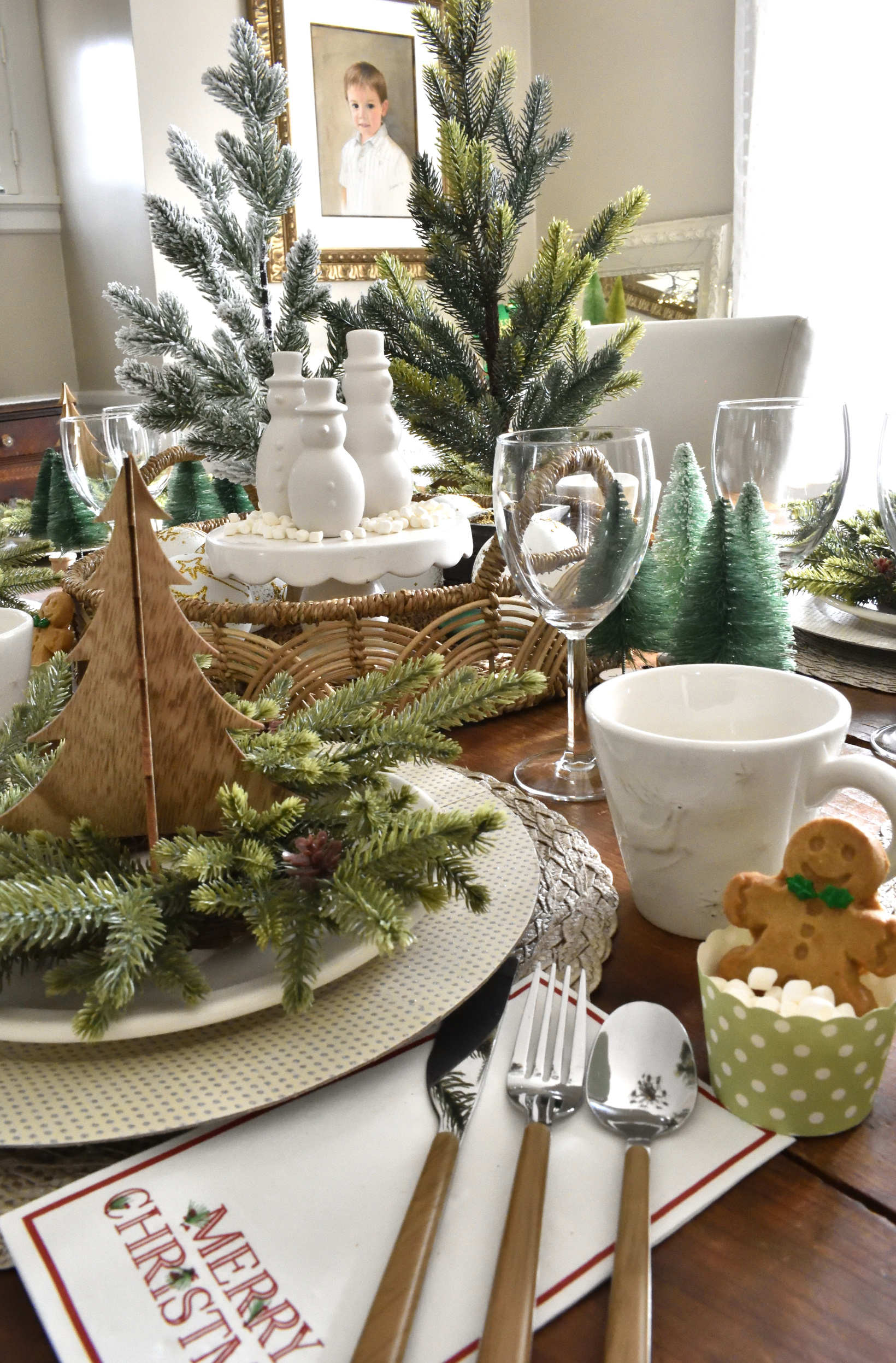 a neutral Christmas table