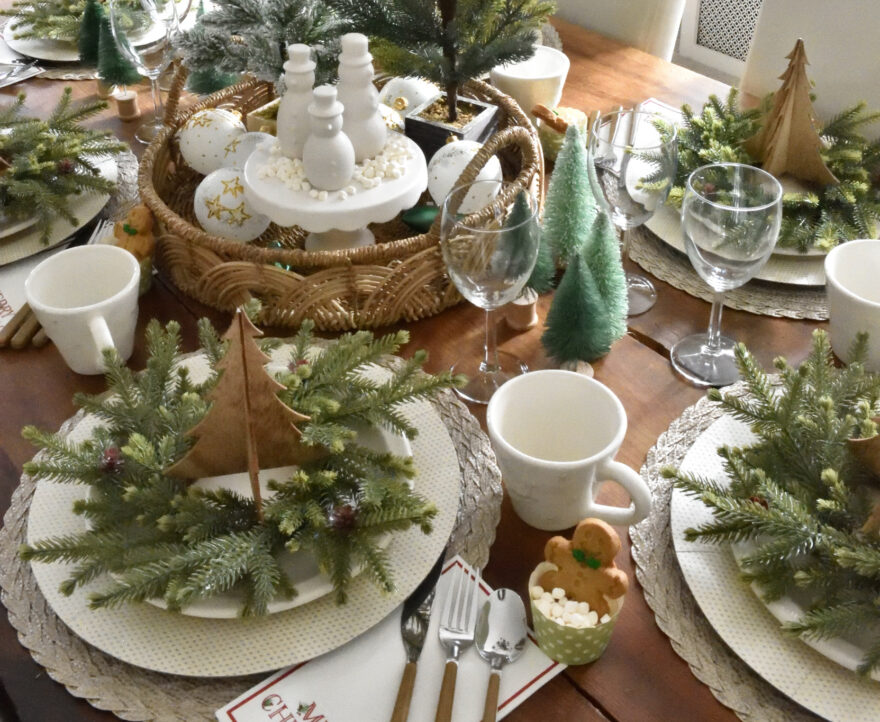 19 Festive Christmas Napkin Ideas to Upgrade Your Holiday Table