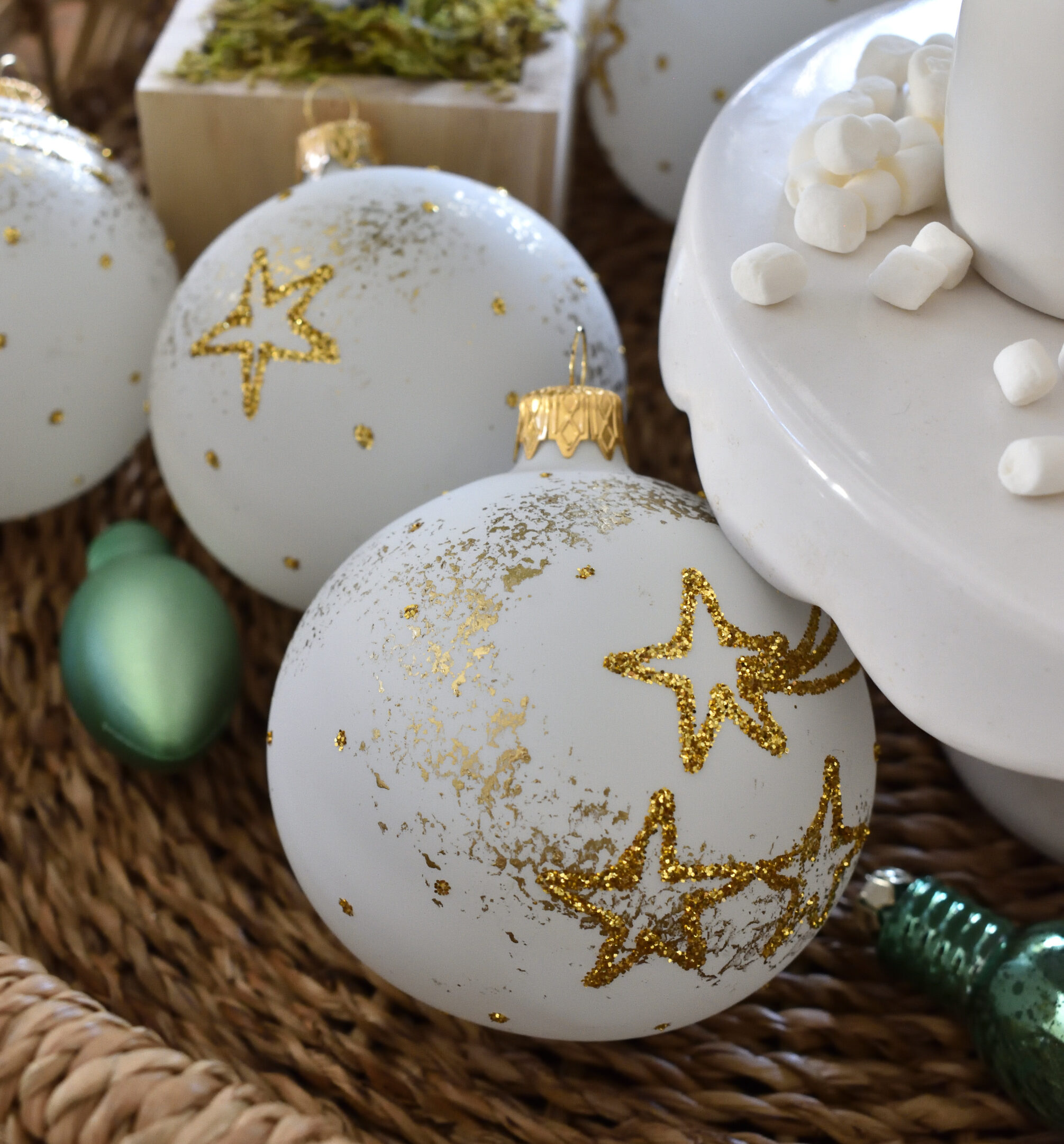 Christmas table details