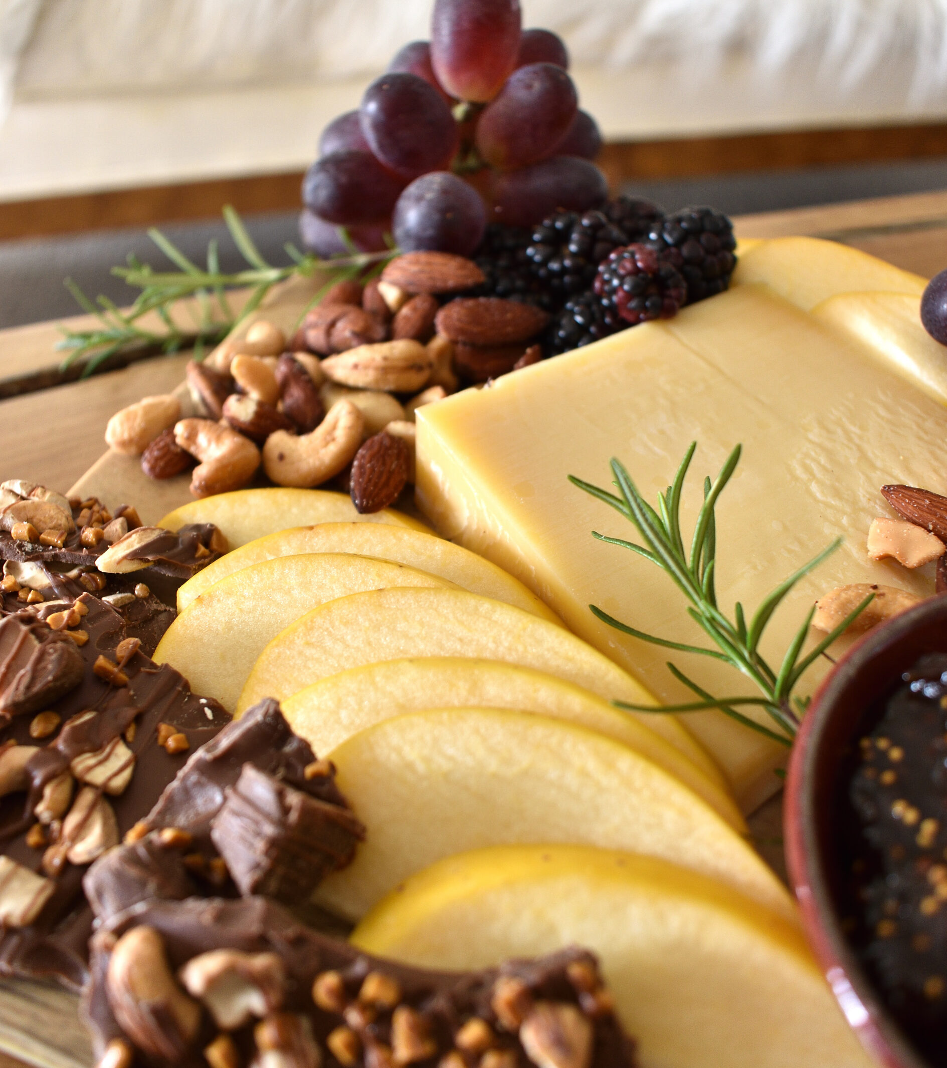 apples and cheese appetizer board