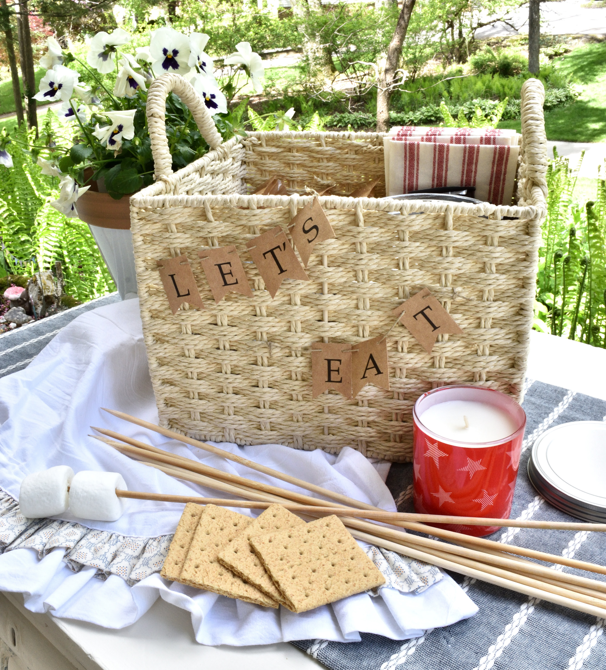 an easy s'mores bin