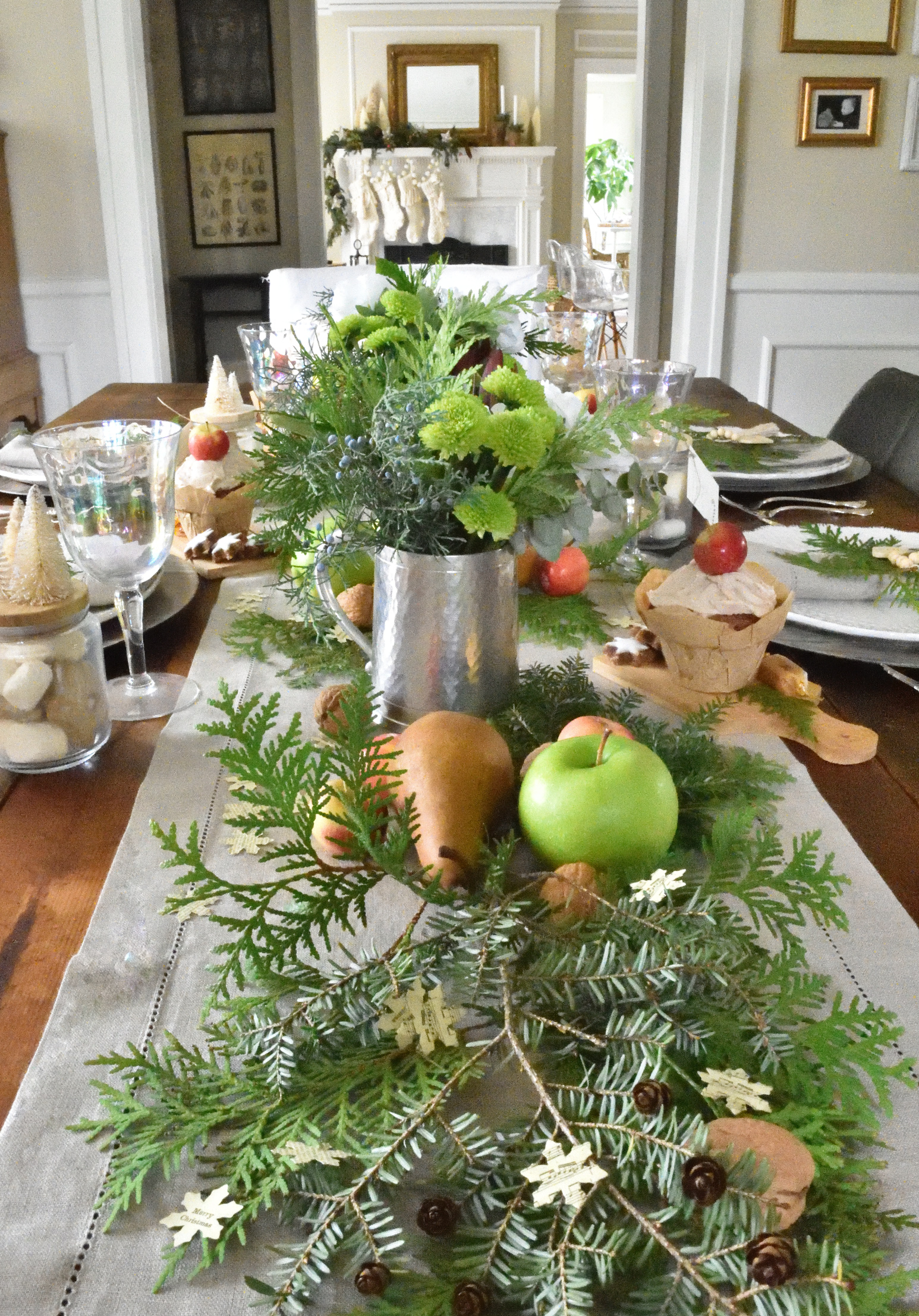 Christmas table details