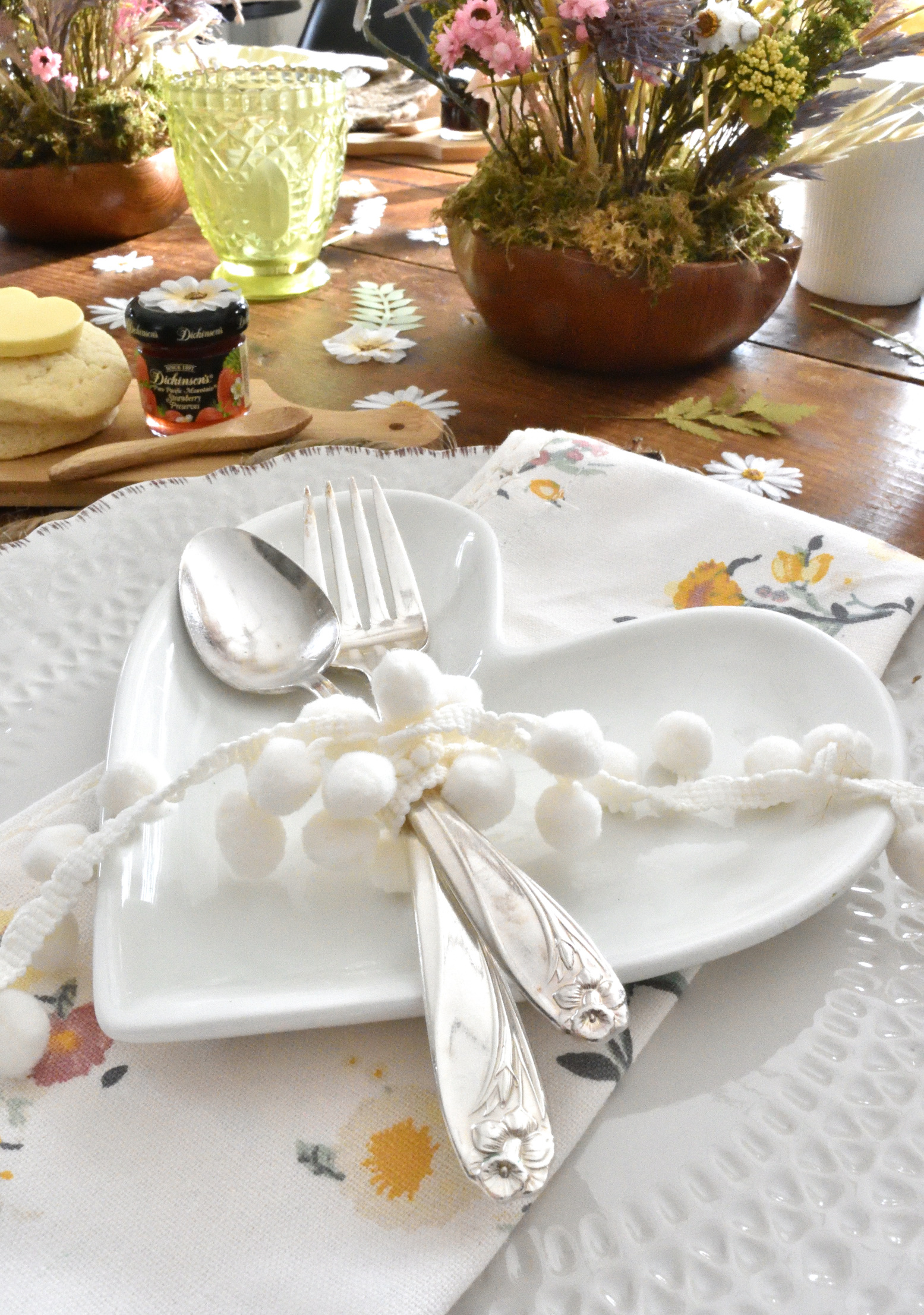 A Valentine table with sweet details