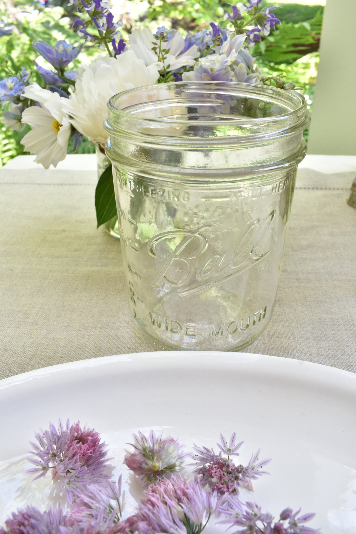 chive blossom vinegar DIY