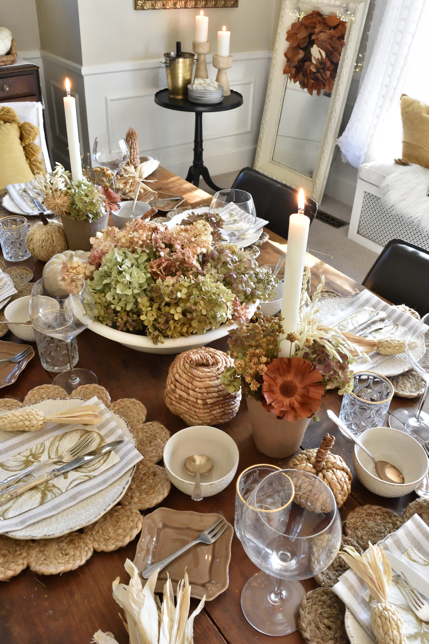 a casual Thanksgiving table