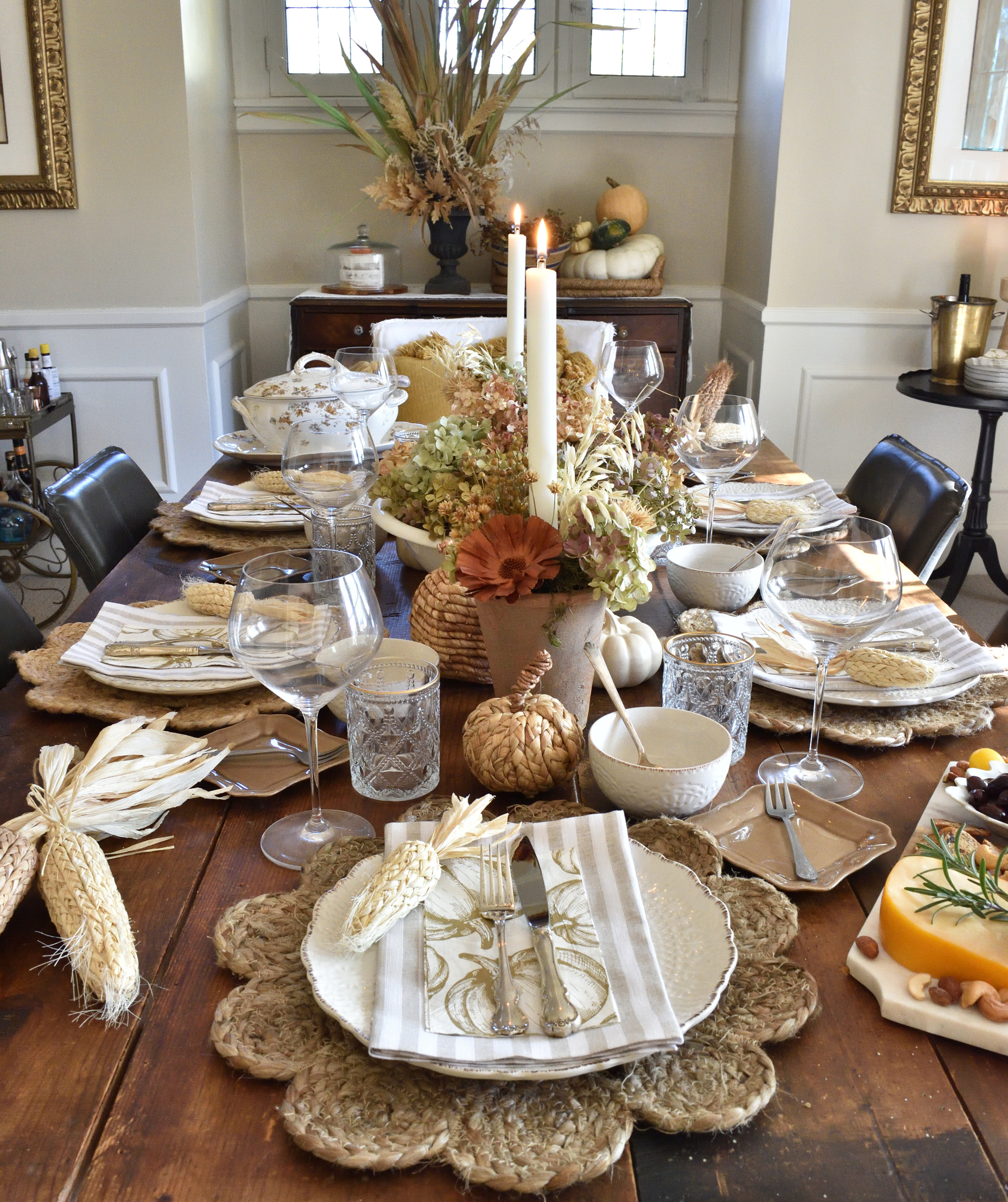 a casual Thanksgiving table