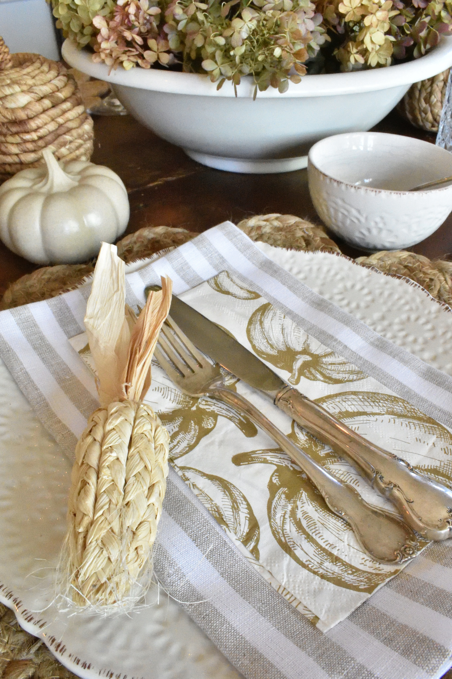 Thanksgiving table details