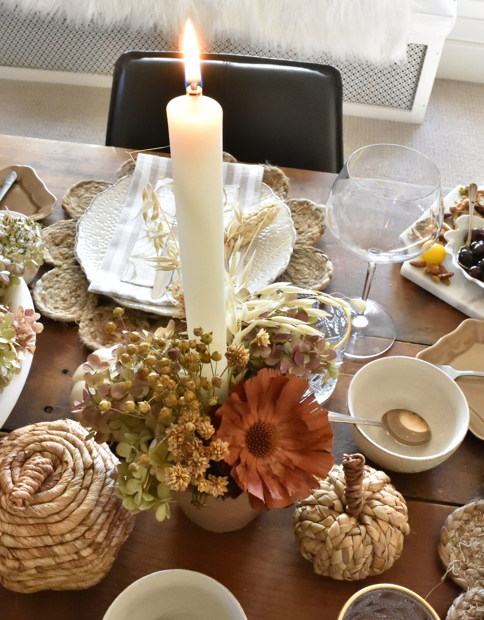 a casual Thanksgiving table