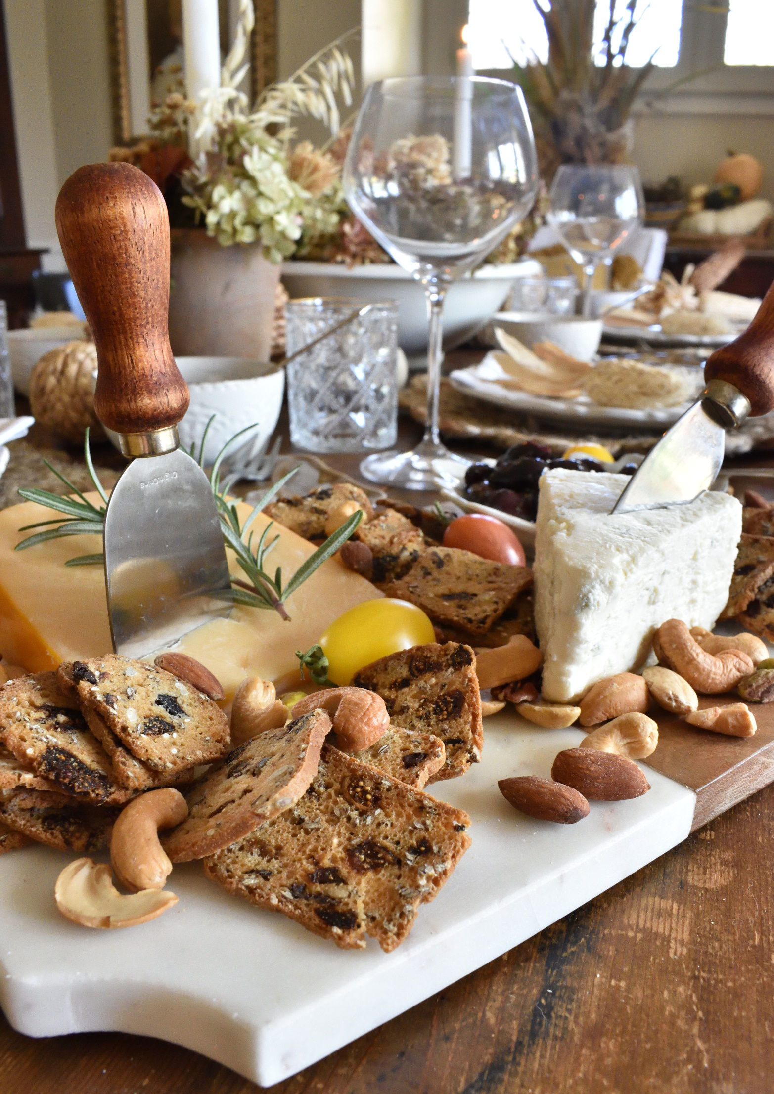 a casual Thanksgiving table