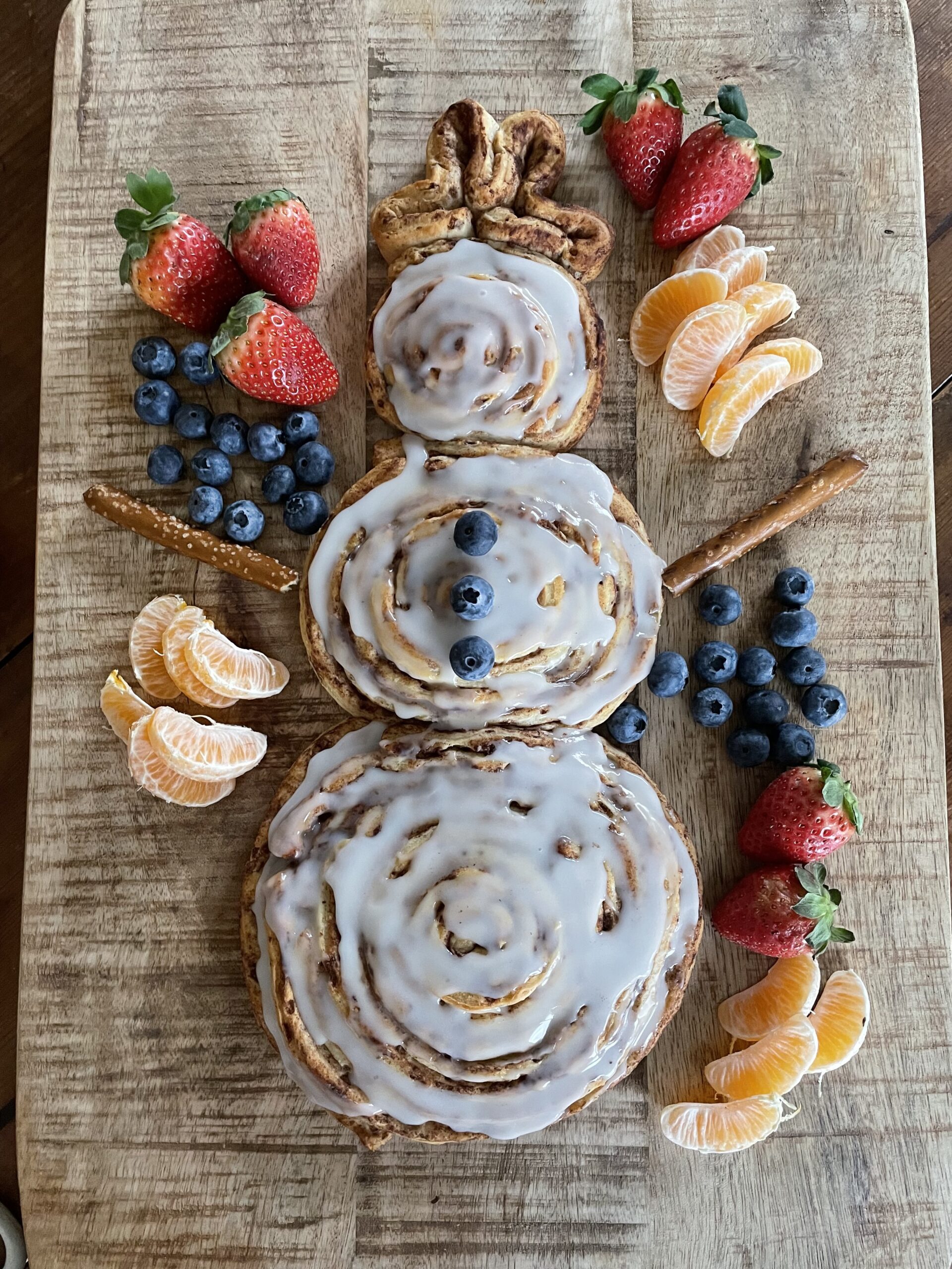 snowman cinnamon rolls