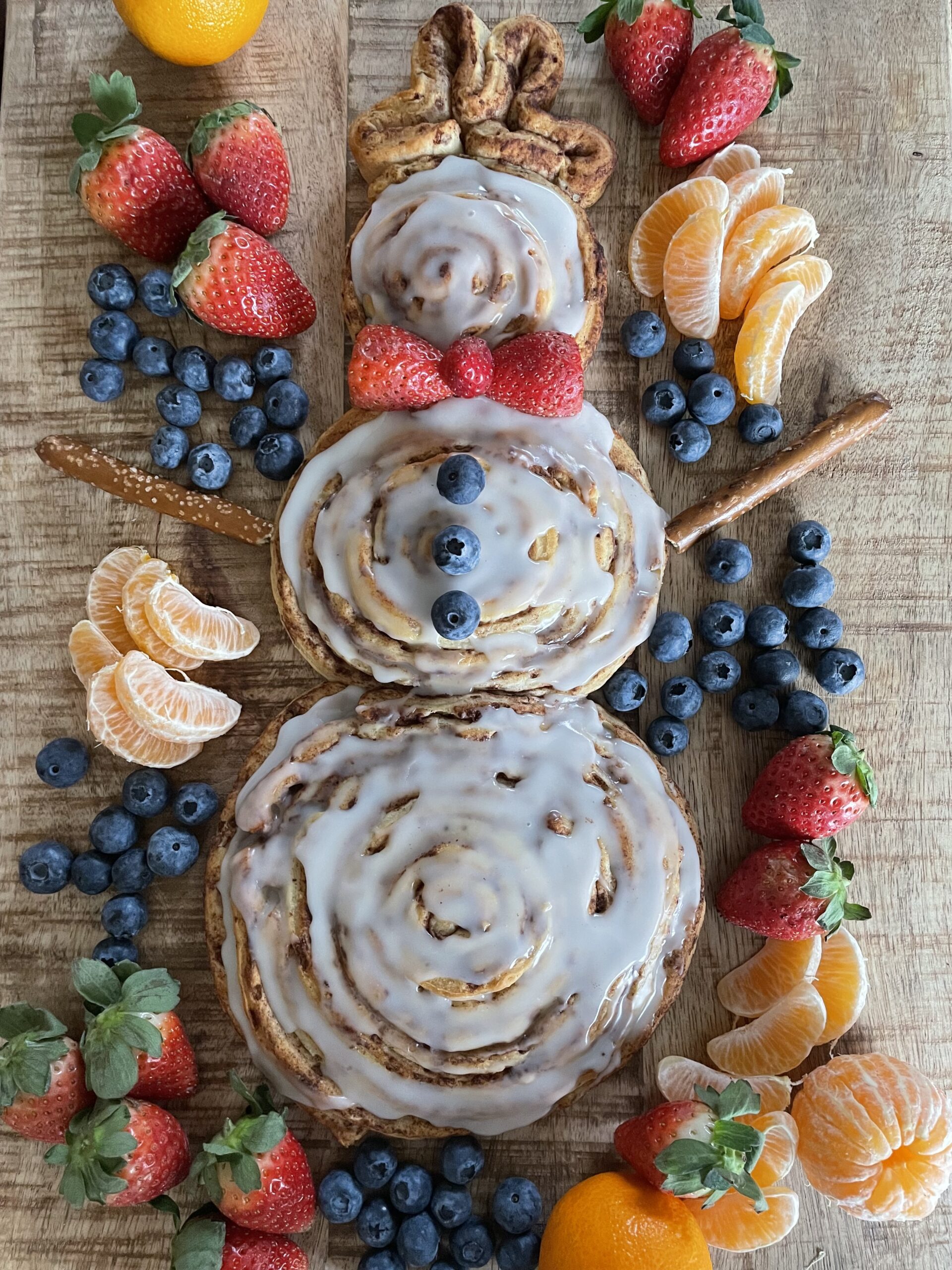 snowman cinnamon rolls