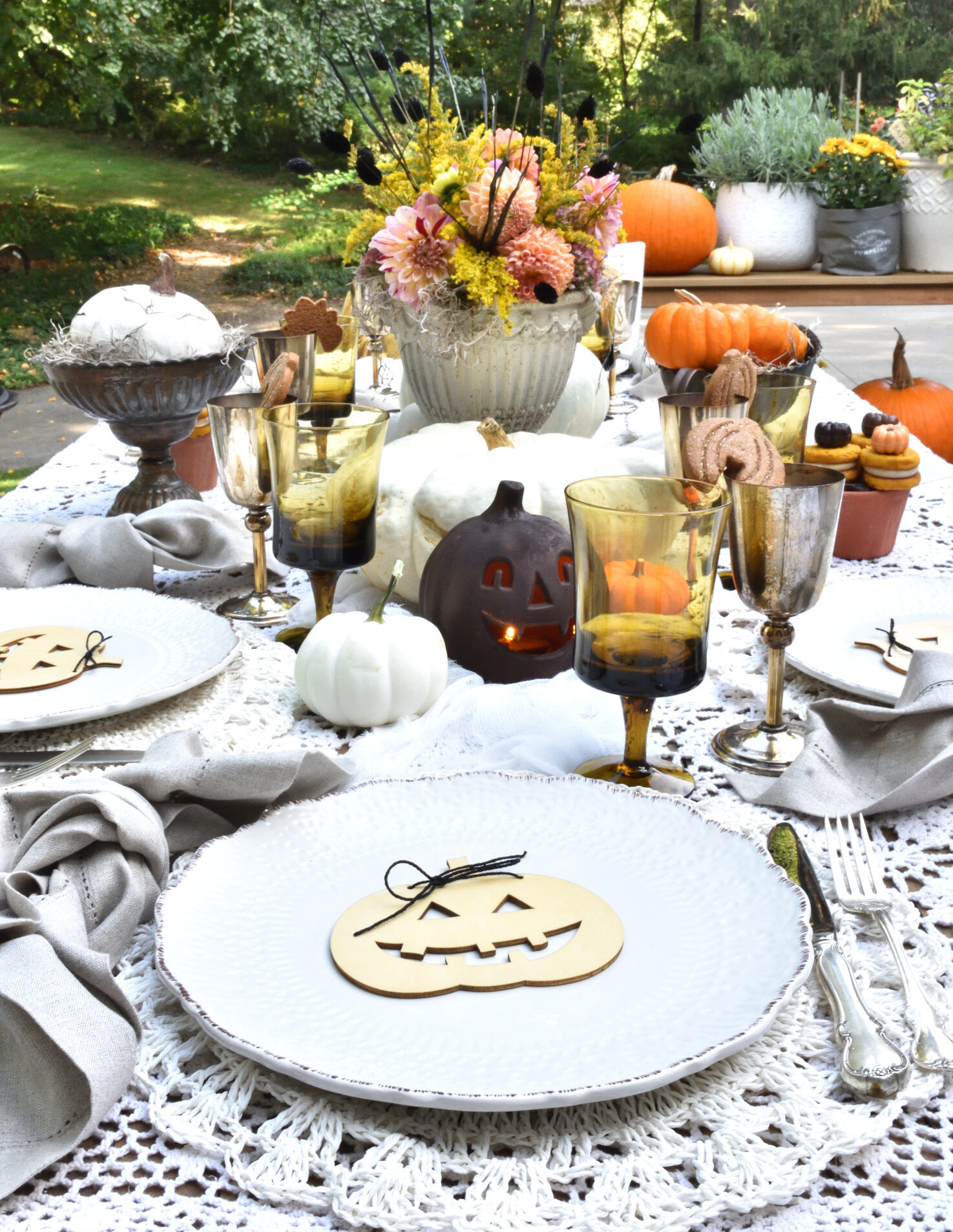 Halloween table decorations