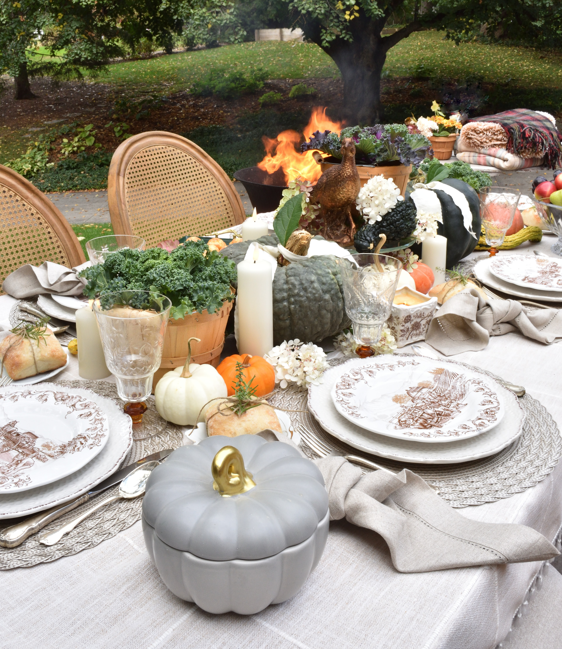 Thanksgiving table